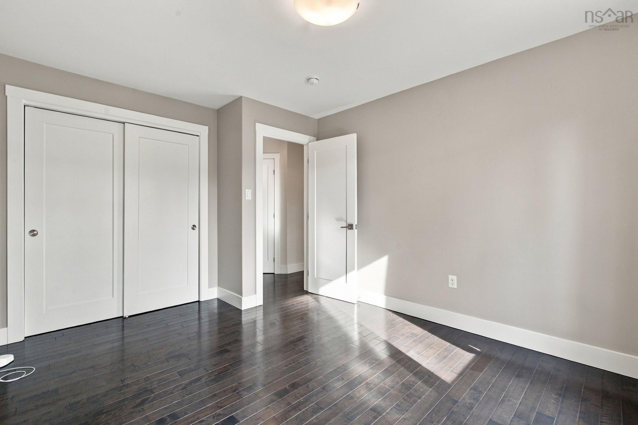 $699,900.00: 76 Tilbury Avenue, West Bedford