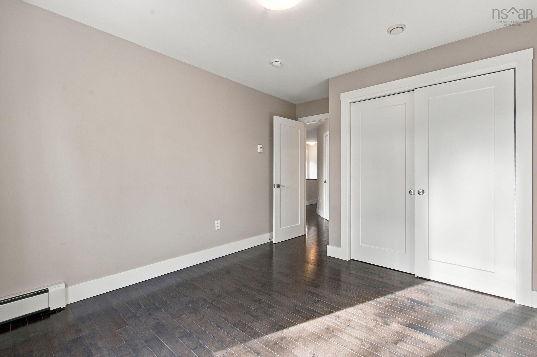 $699,900.00: 76 Tilbury Avenue, West Bedford