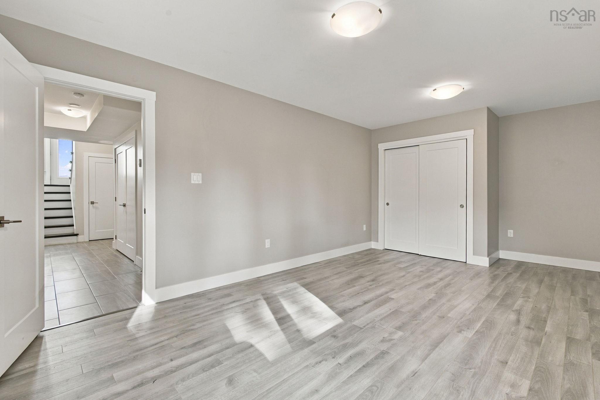 $699,900.00: 76 Tilbury Avenue, West Bedford