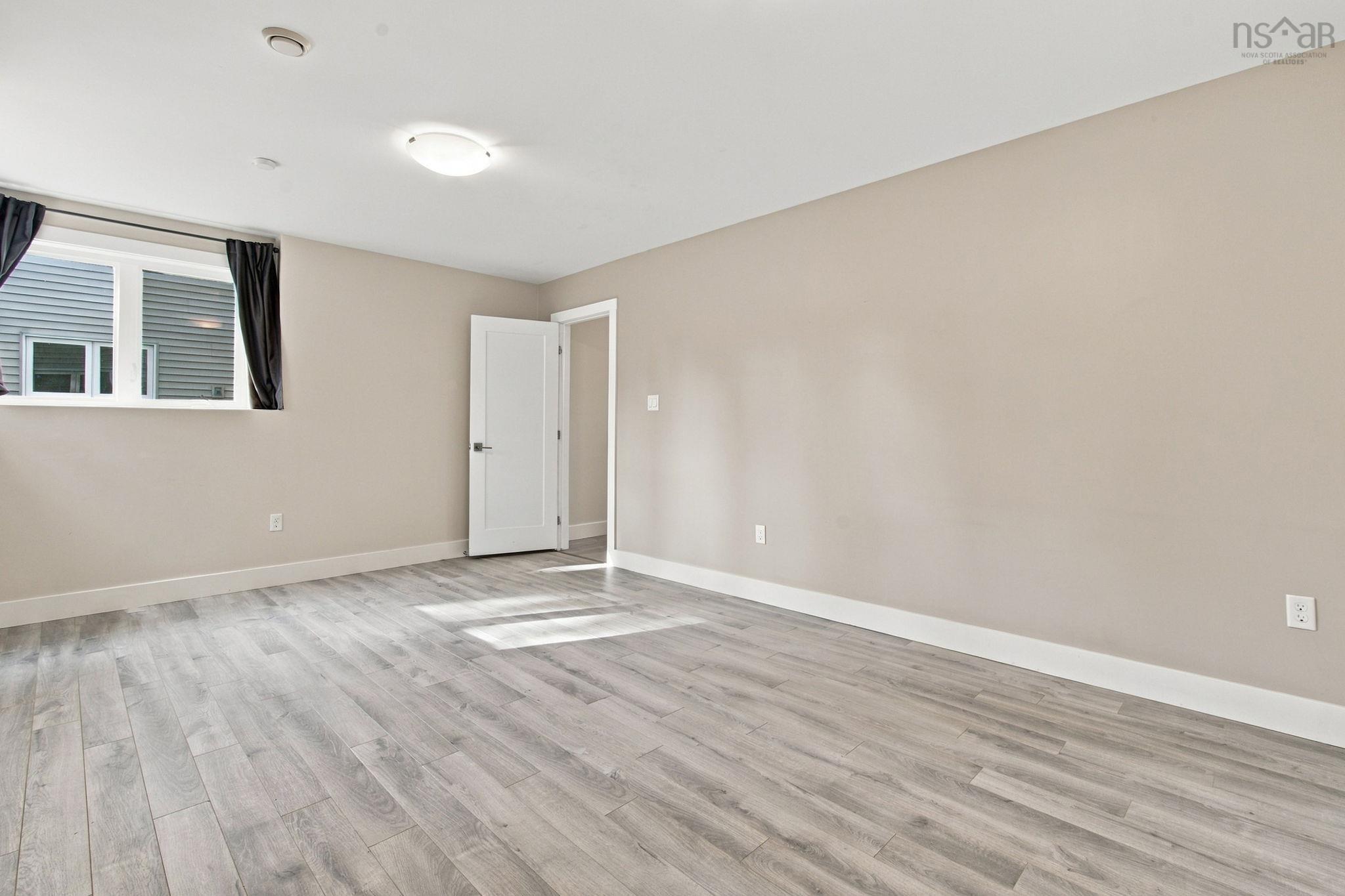 $699,900.00: 76 Tilbury Avenue, West Bedford
