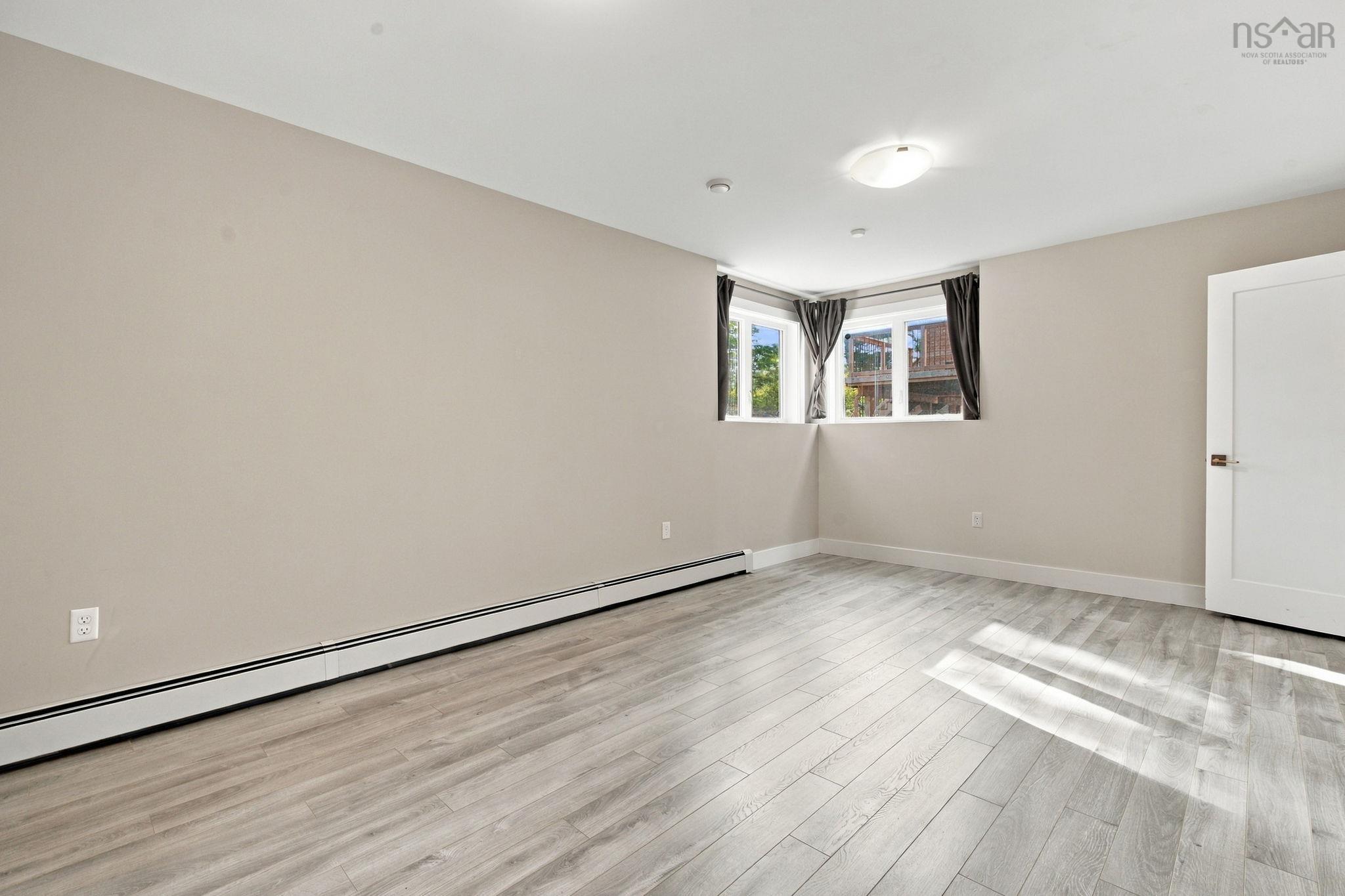 $699,900.00: 76 Tilbury Avenue, West Bedford