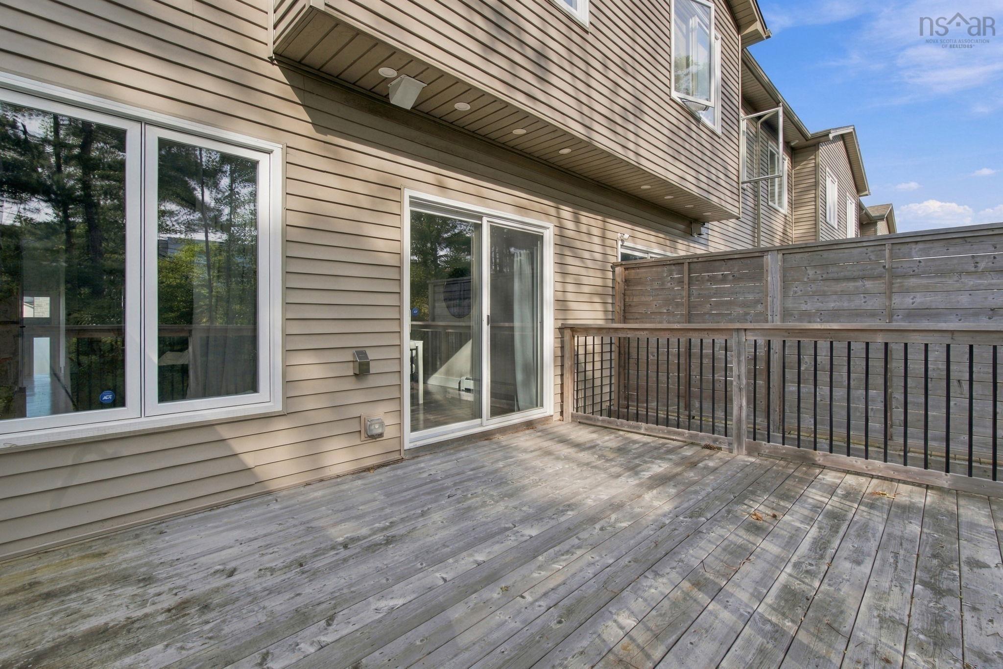 $699,900.00: 76 Tilbury Avenue, West Bedford