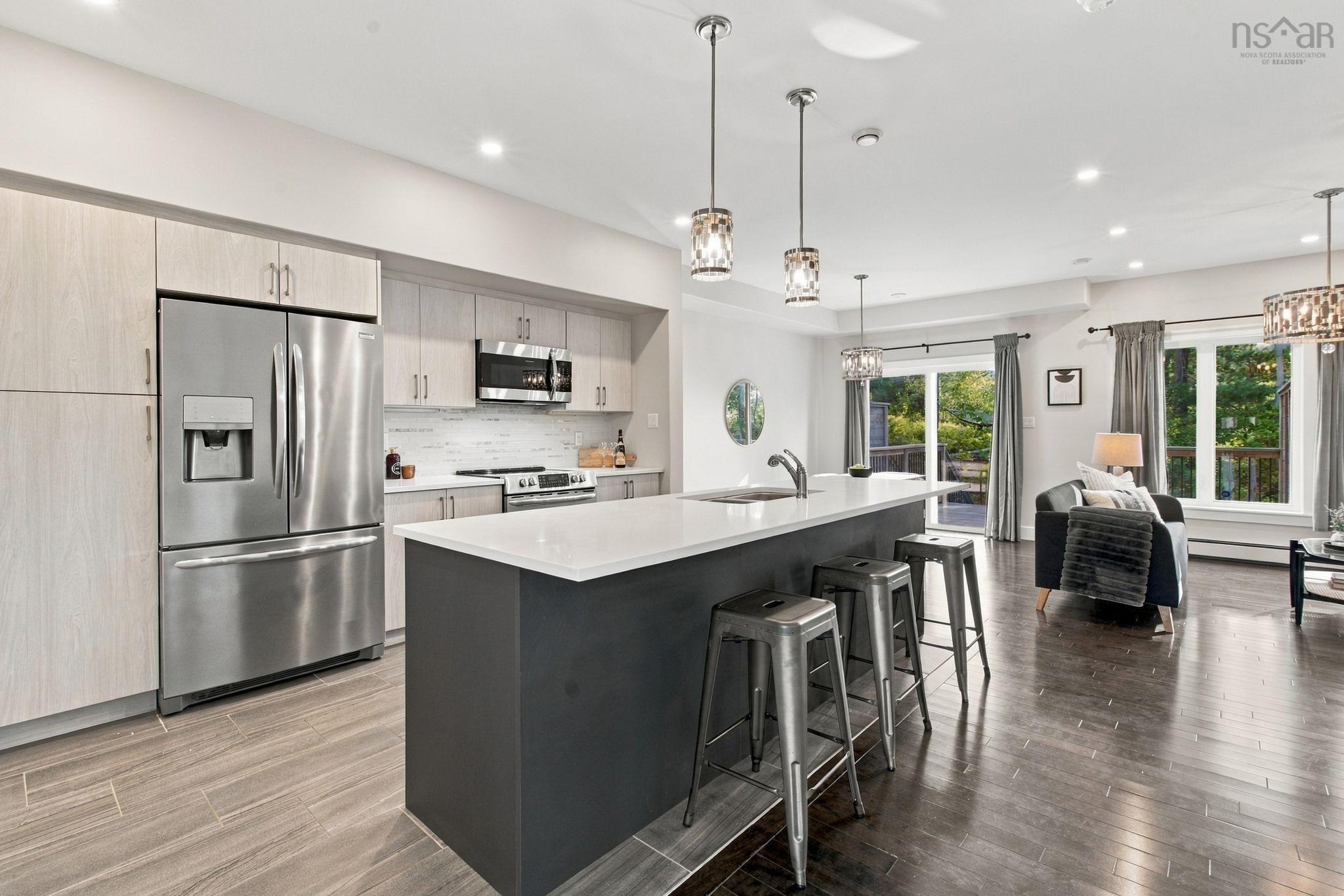 $699,900.00: 76 Tilbury Avenue, West Bedford