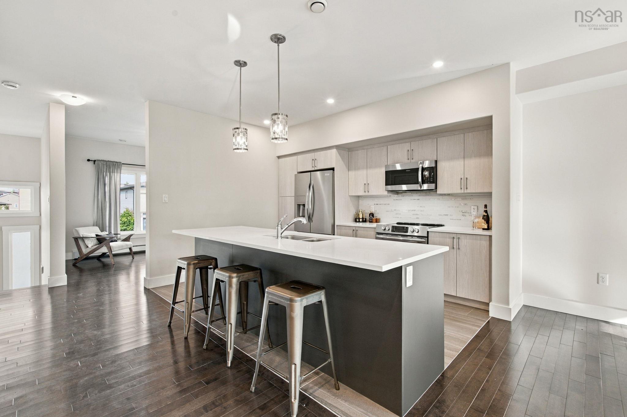 $699,900.00: 76 Tilbury Avenue, West Bedford