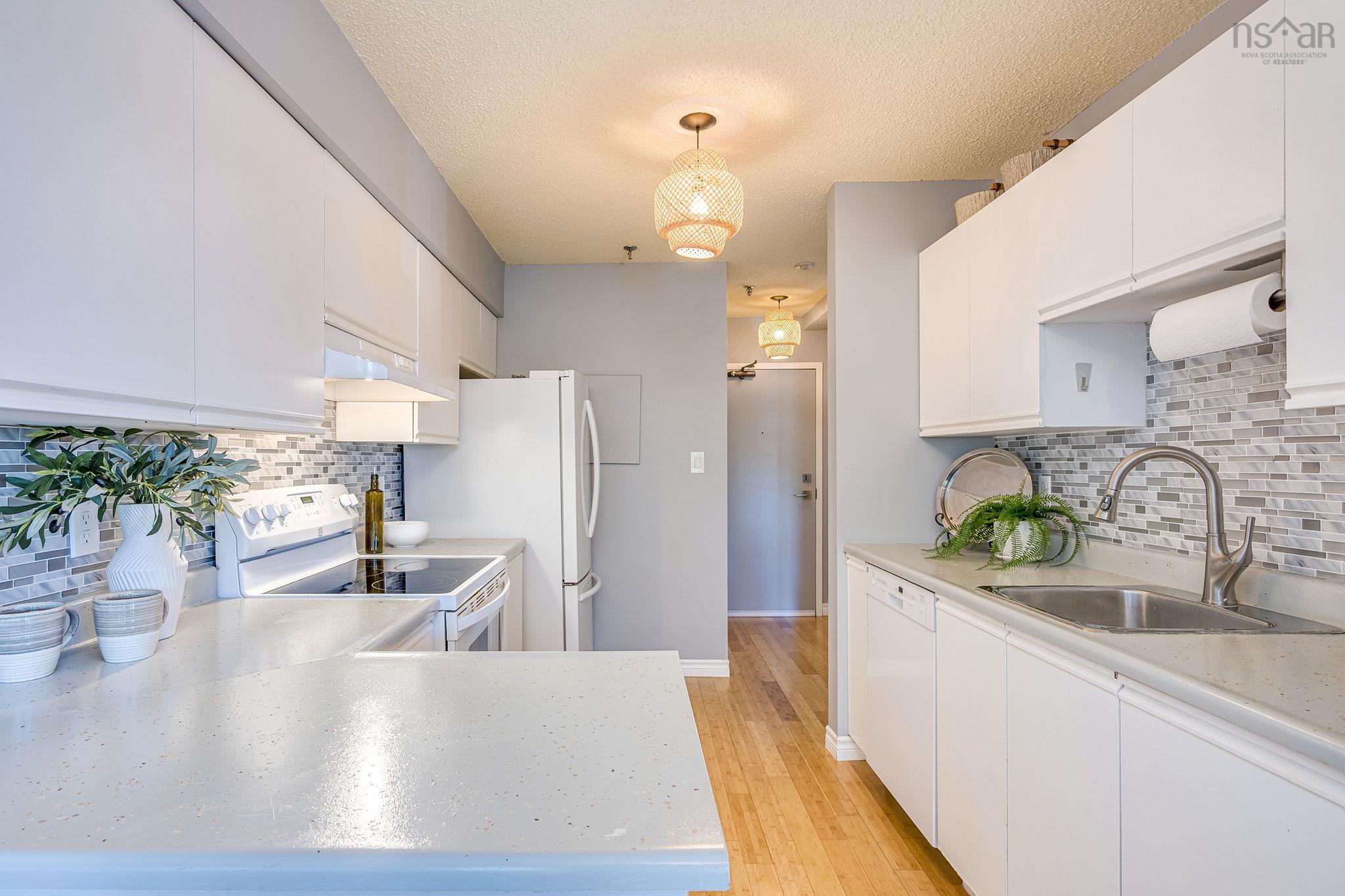 $329,900.00: 319 15 Knightsridge Drive, Halifax