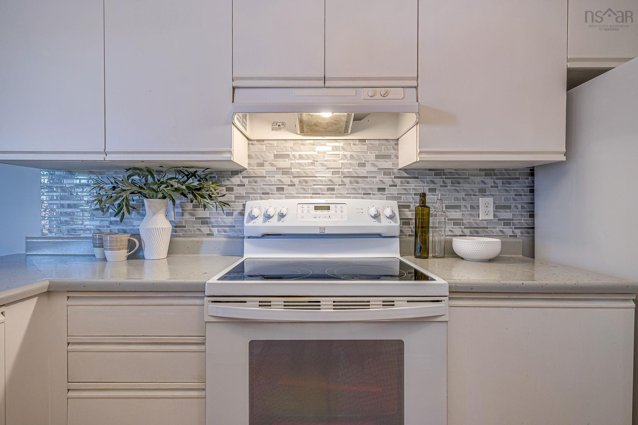 $329,900.00: 319 15 Knightsridge Drive, Halifax