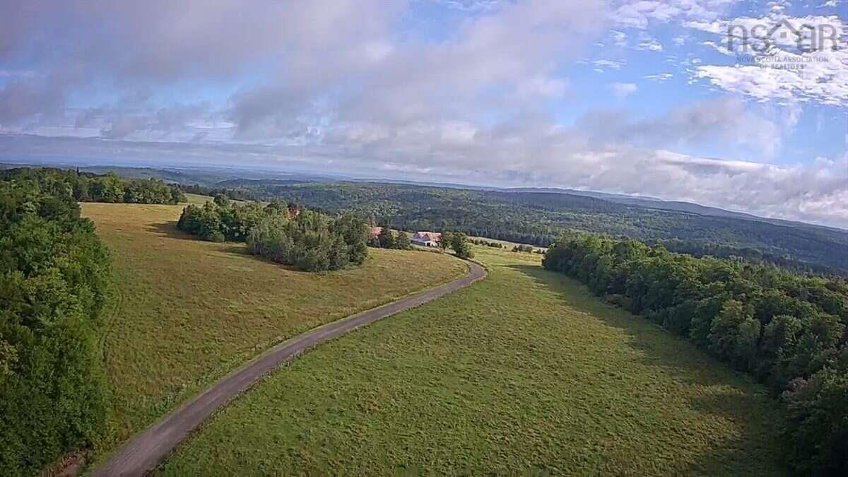 $599,999.00: 519 J W Mucculloch Road, Meiklefield