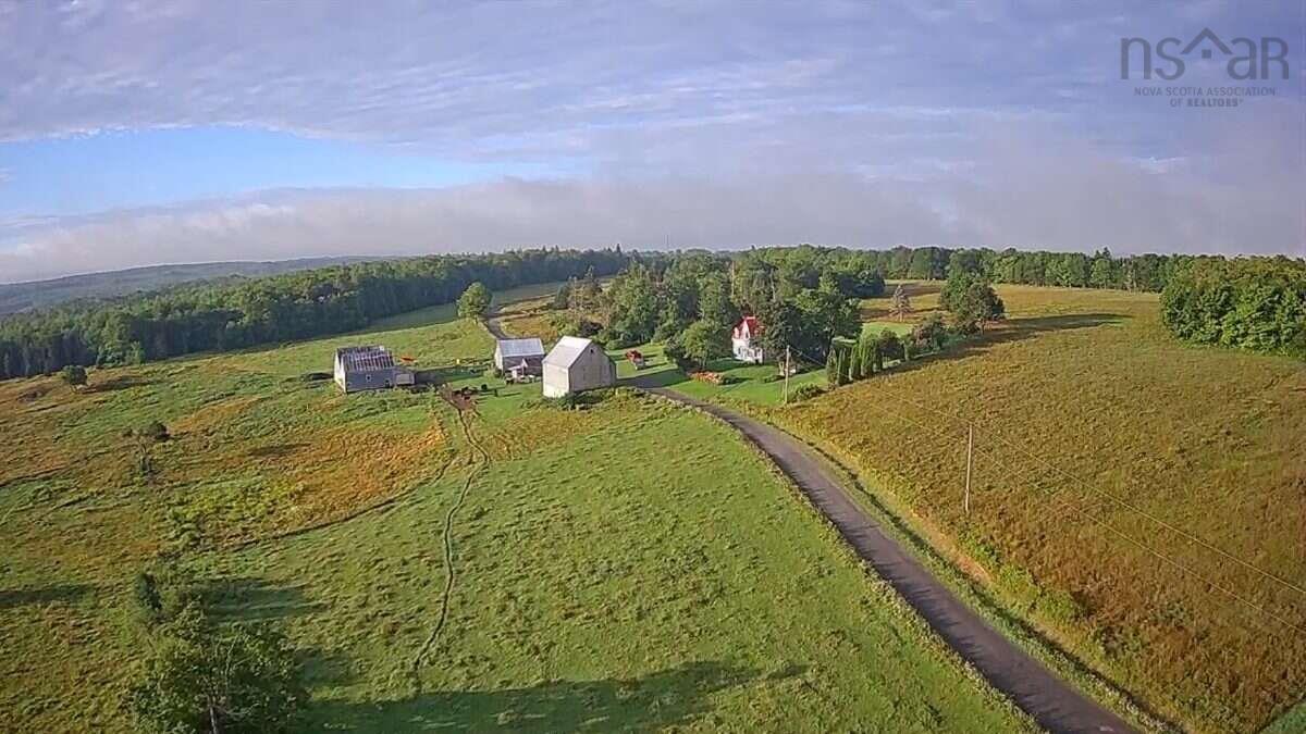 $599,999.00: 519 J W Mucculloch Road, Meiklefield
