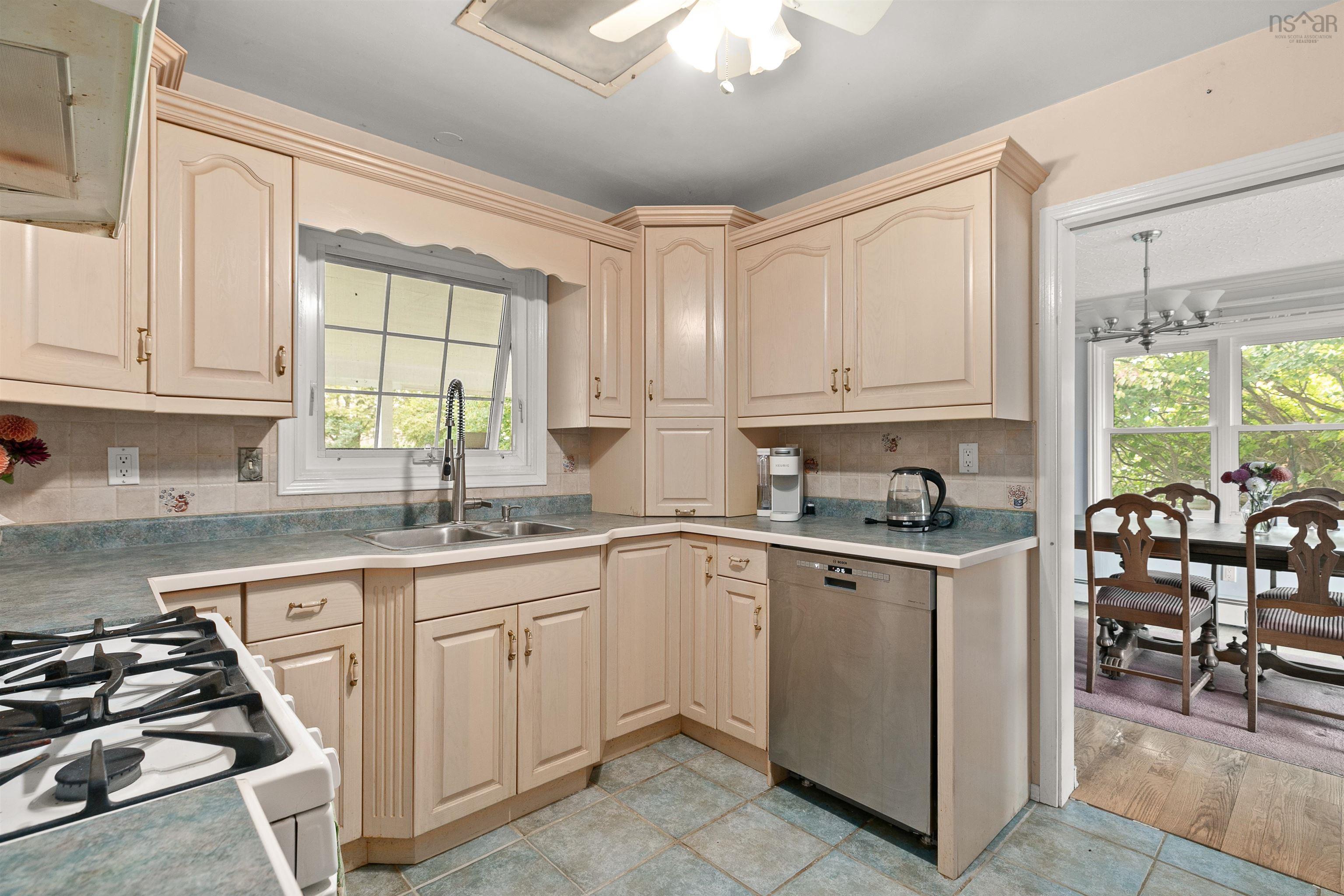 $479,000.00: 28 Oakview Drive, Chester