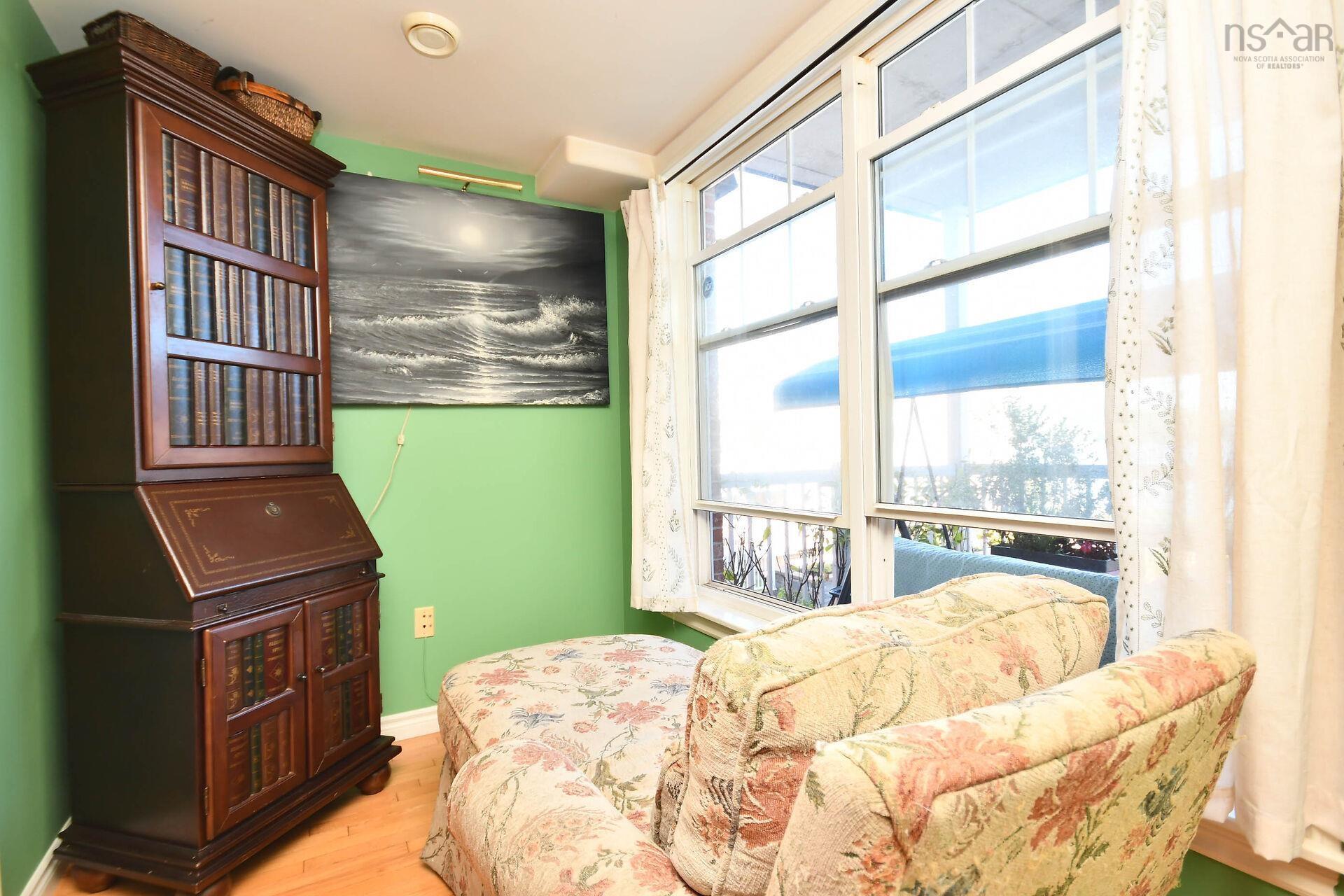 $629,000.00: 202 50 Waterfront Drive, Bedford