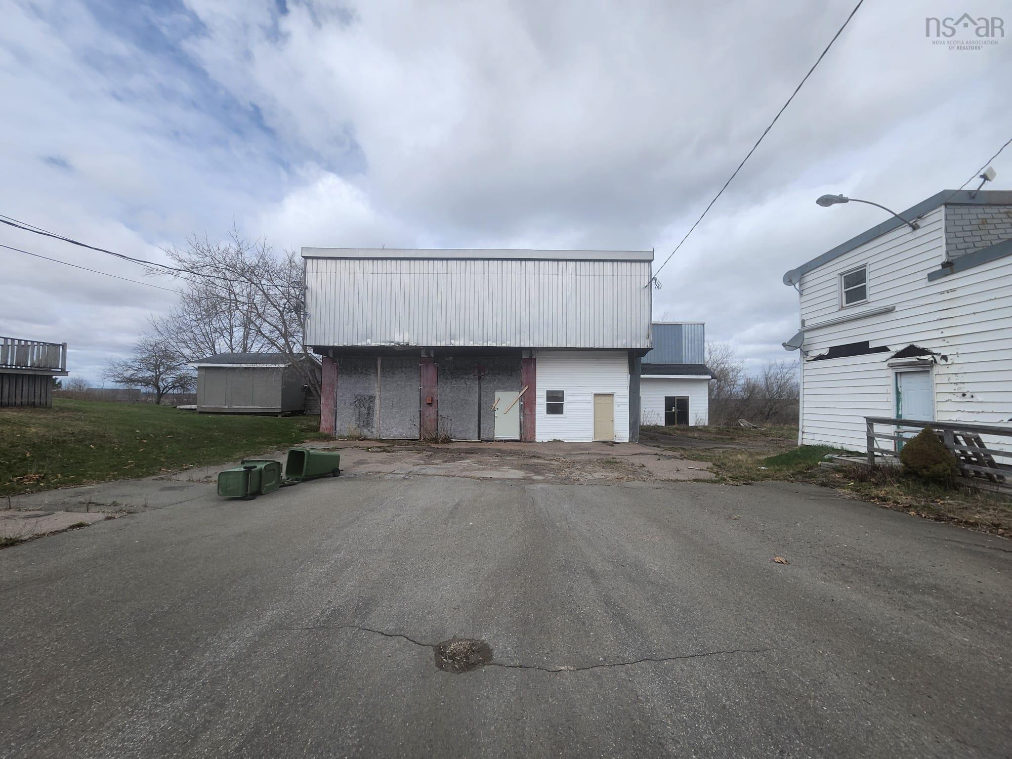 $99,900.00: 331 HWY#6 Highway, East Amherst