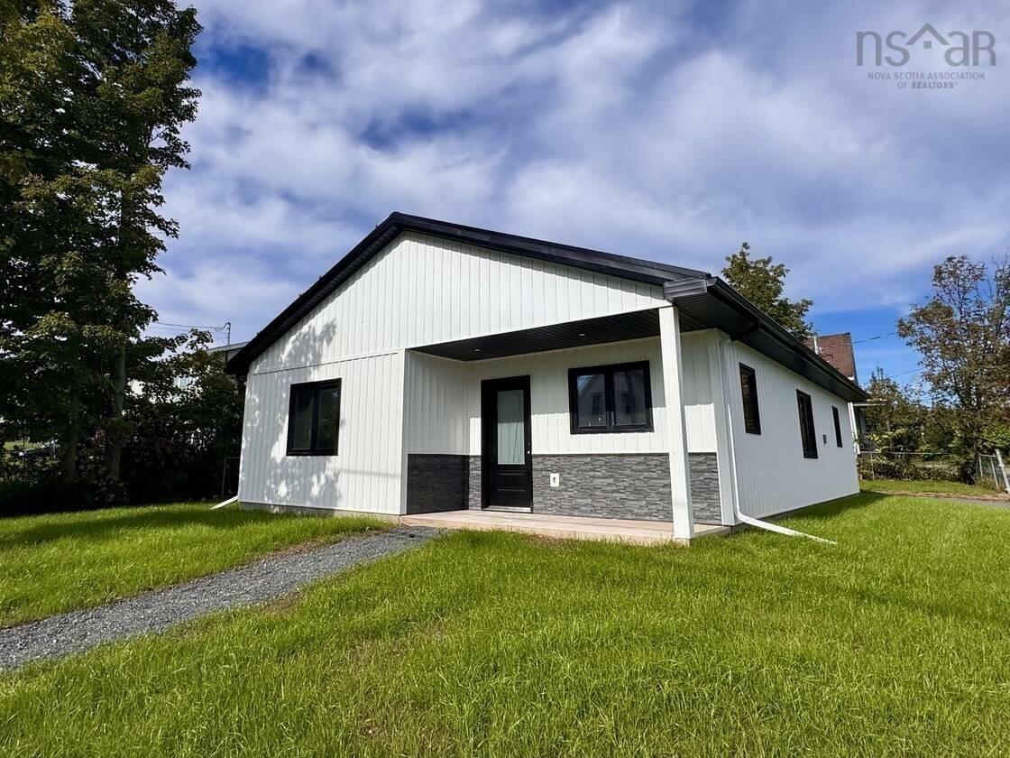 $349,500.00: 1722 N Main Street, Westville