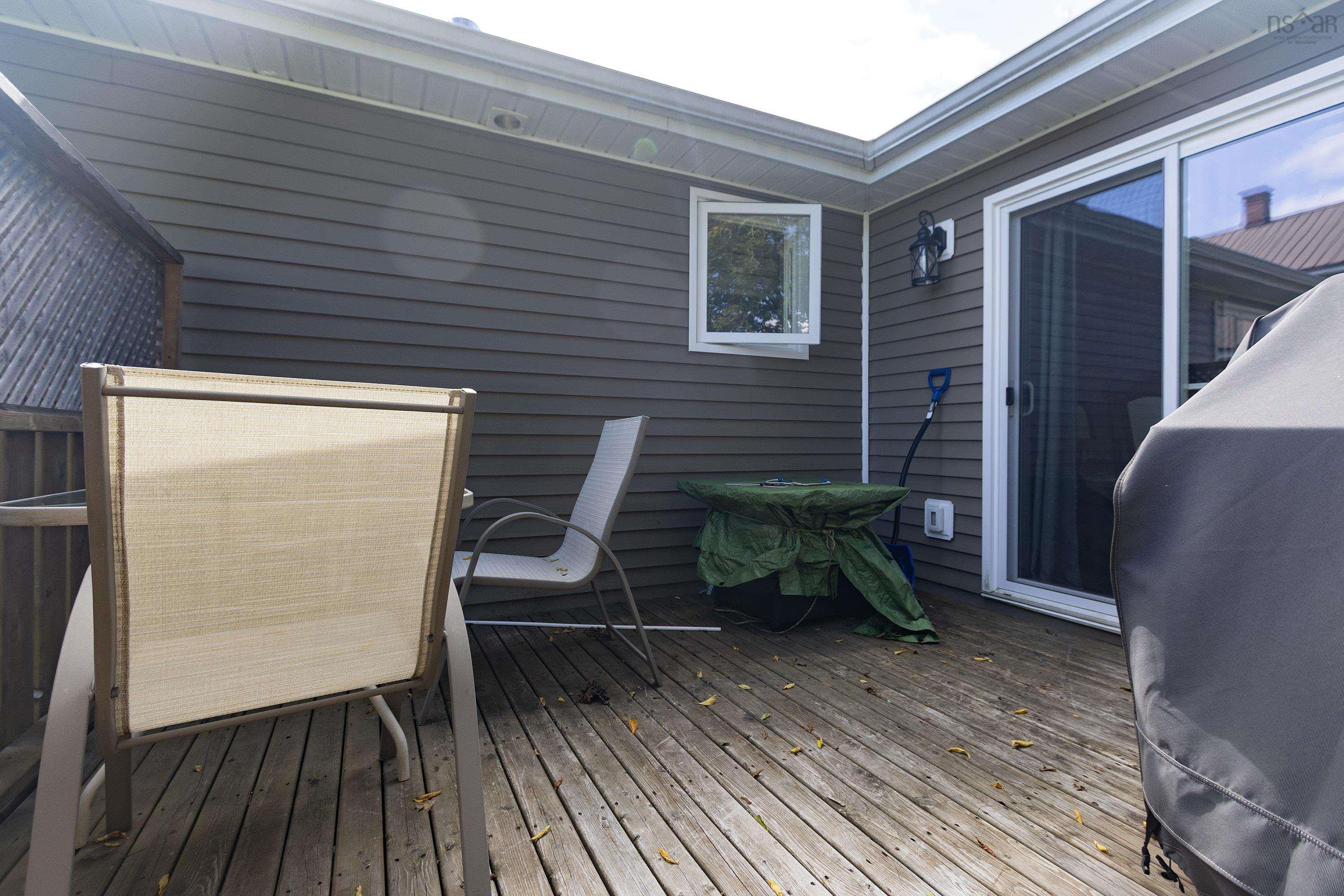 $259,900.00: 52 Queen Street, Springhill