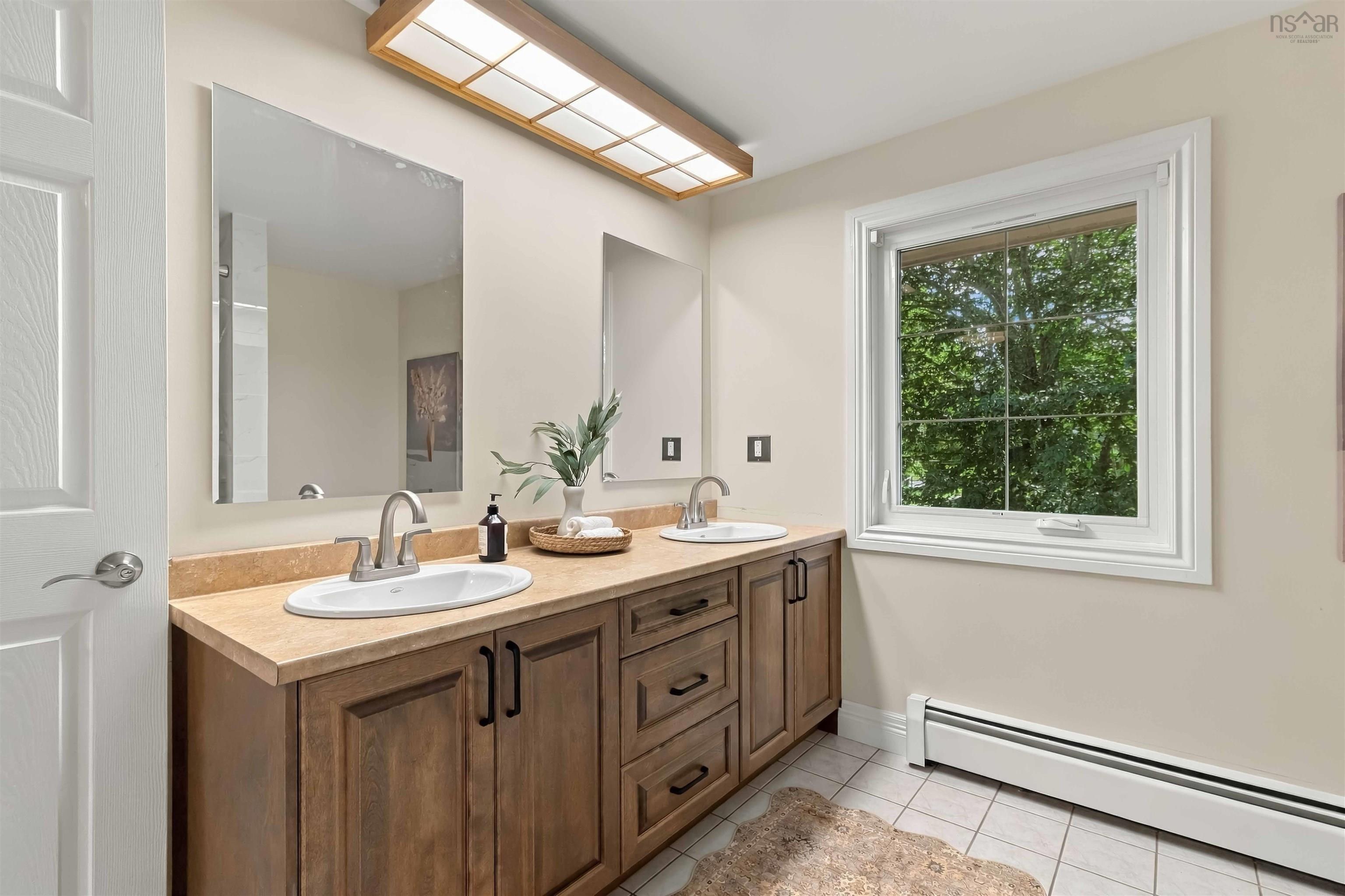 $779,900.00: 8 Banks Court, Dartmouth