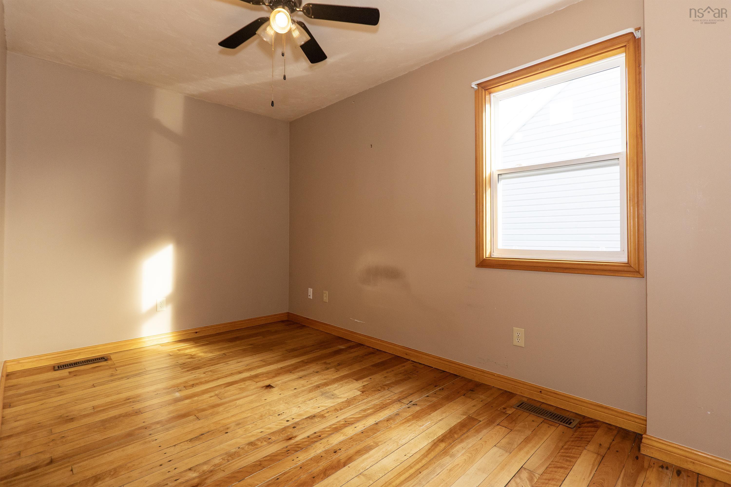 $239,900.00: 17 East Pleasant Street, Amherst