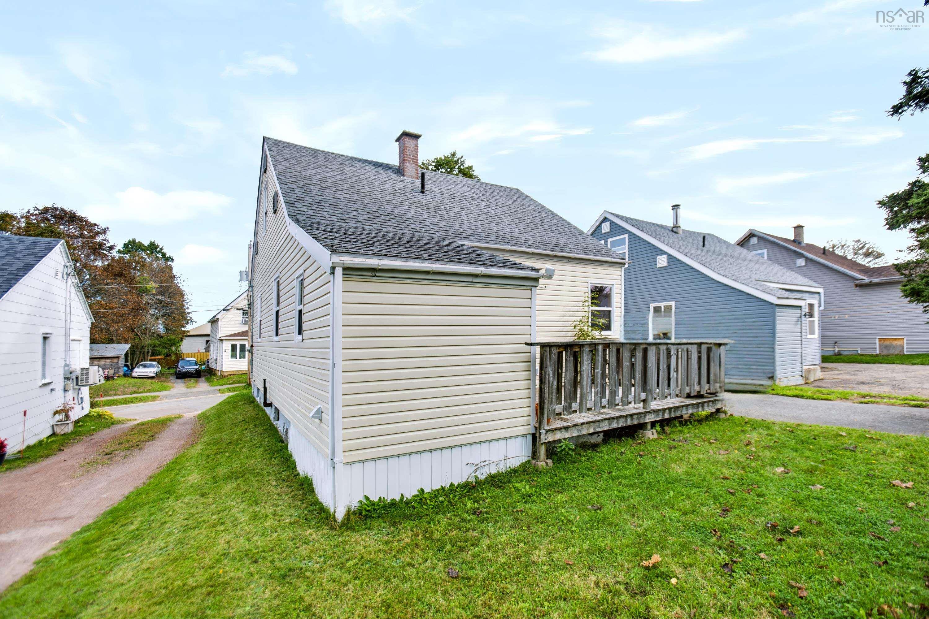 $239,900.00: 17 East Pleasant Street, Amherst