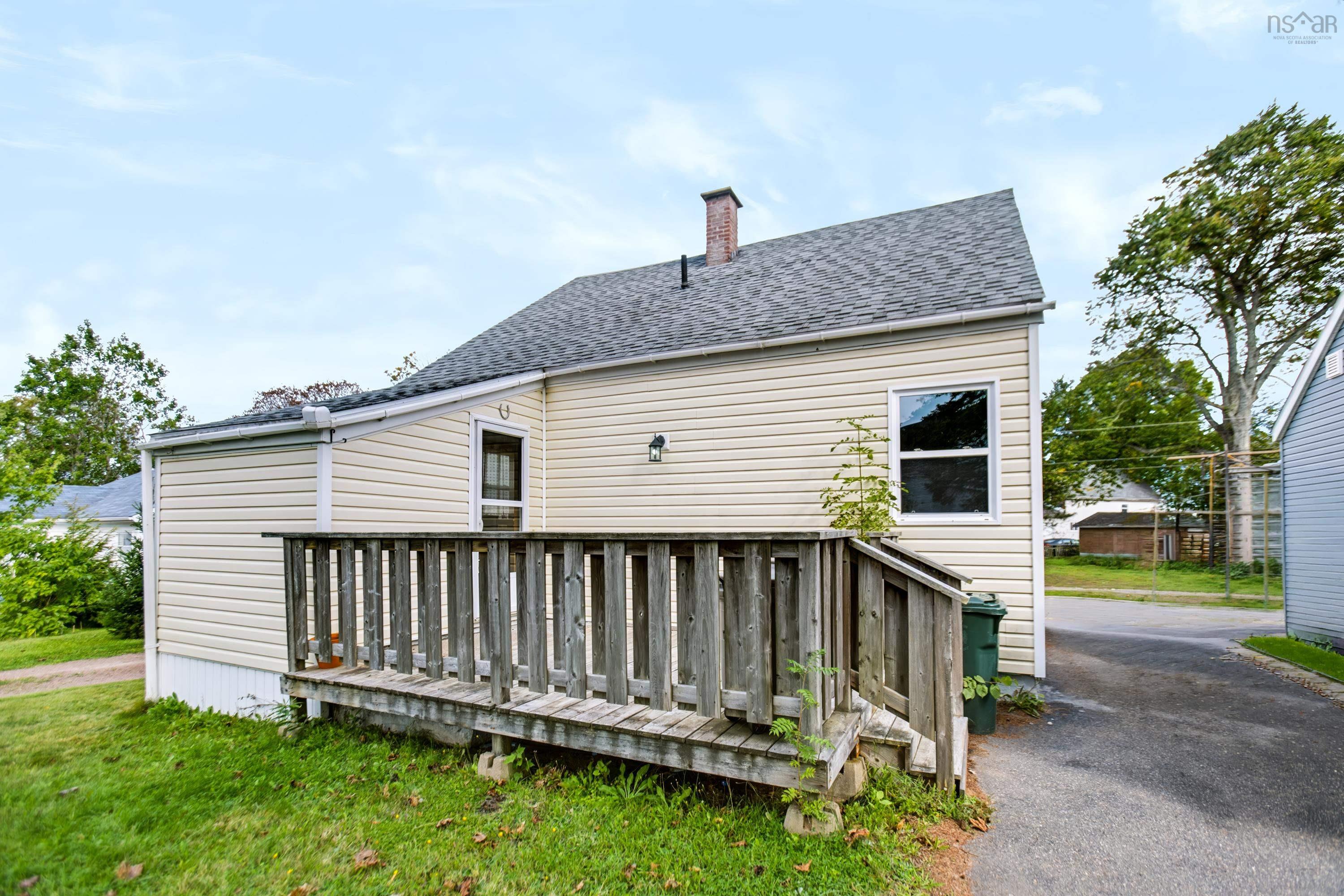 $239,900.00: 17 East Pleasant Street, Amherst