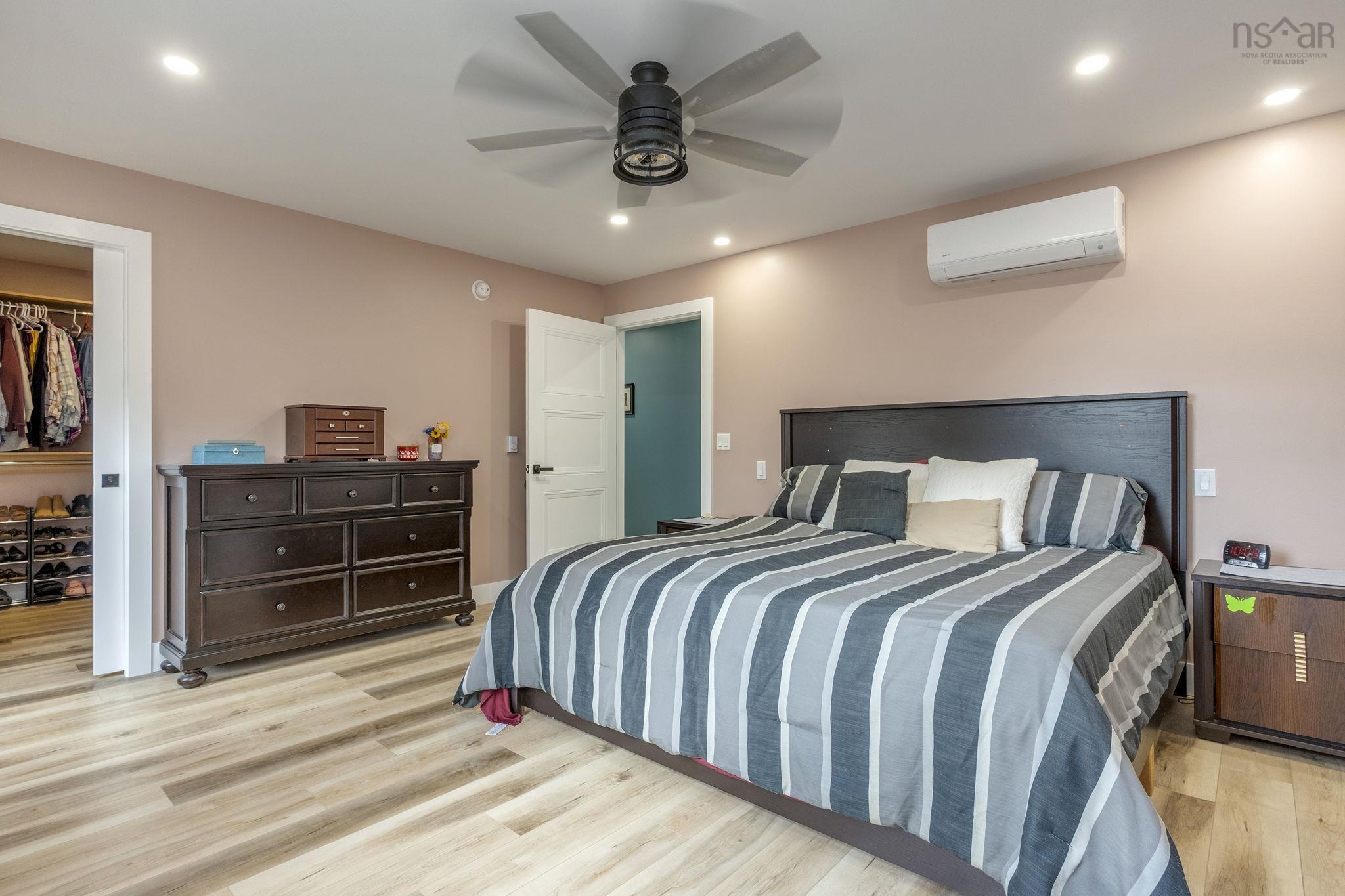 $689,000.00: 44 Acorn Lane, Kingston