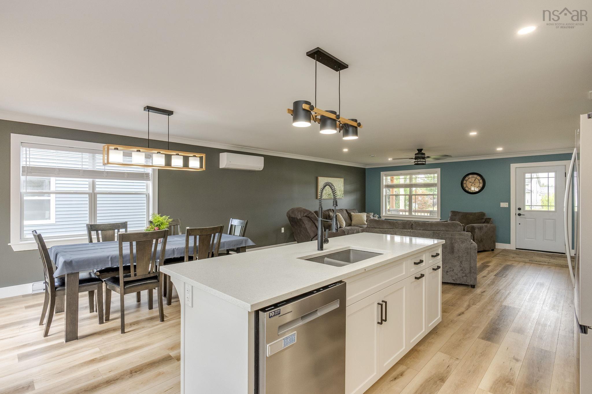 $689,000.00: 44 Acorn Lane, Kingston