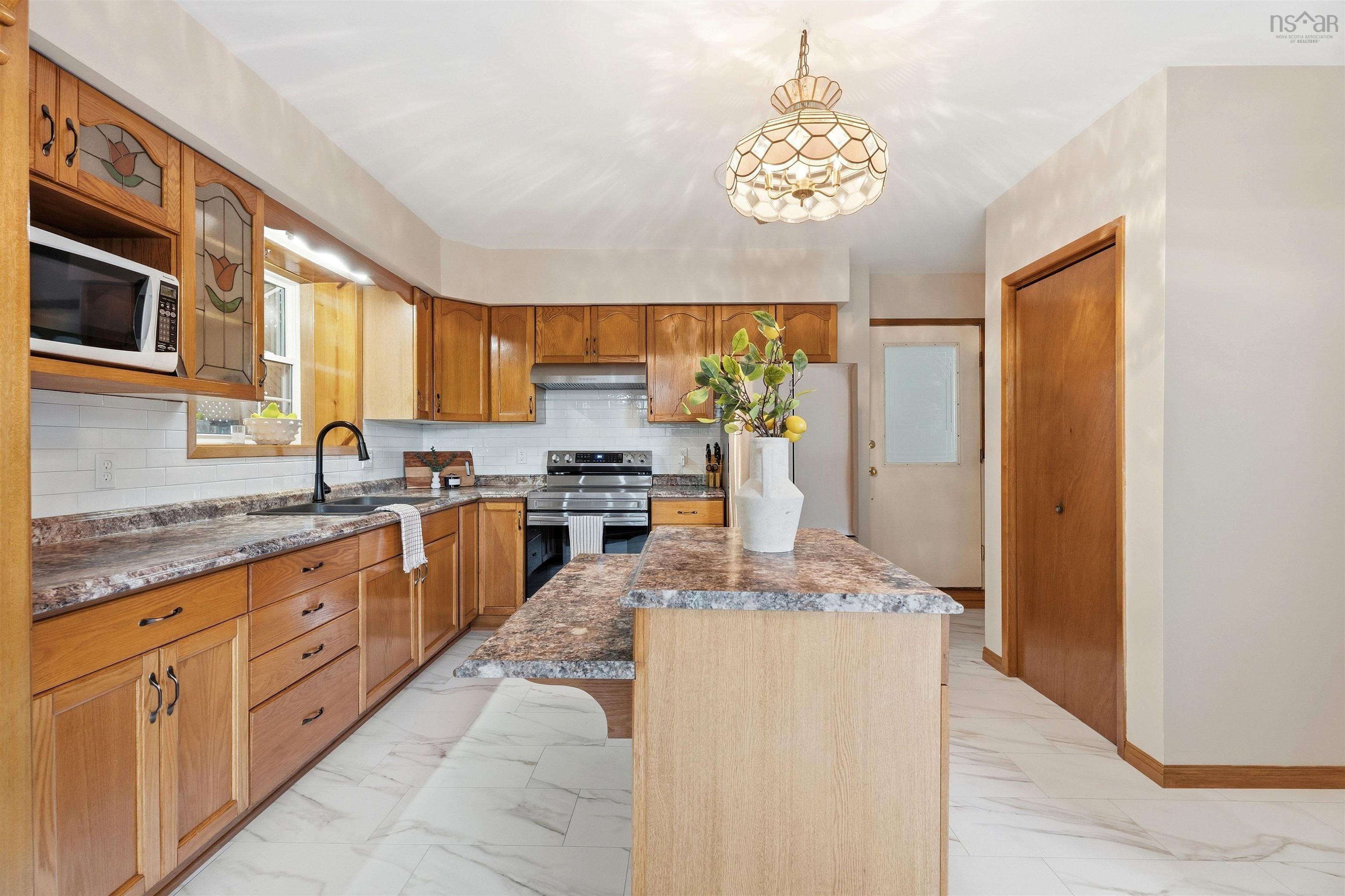 $899,900.00: 87 Indian Point Road, Glen Haven