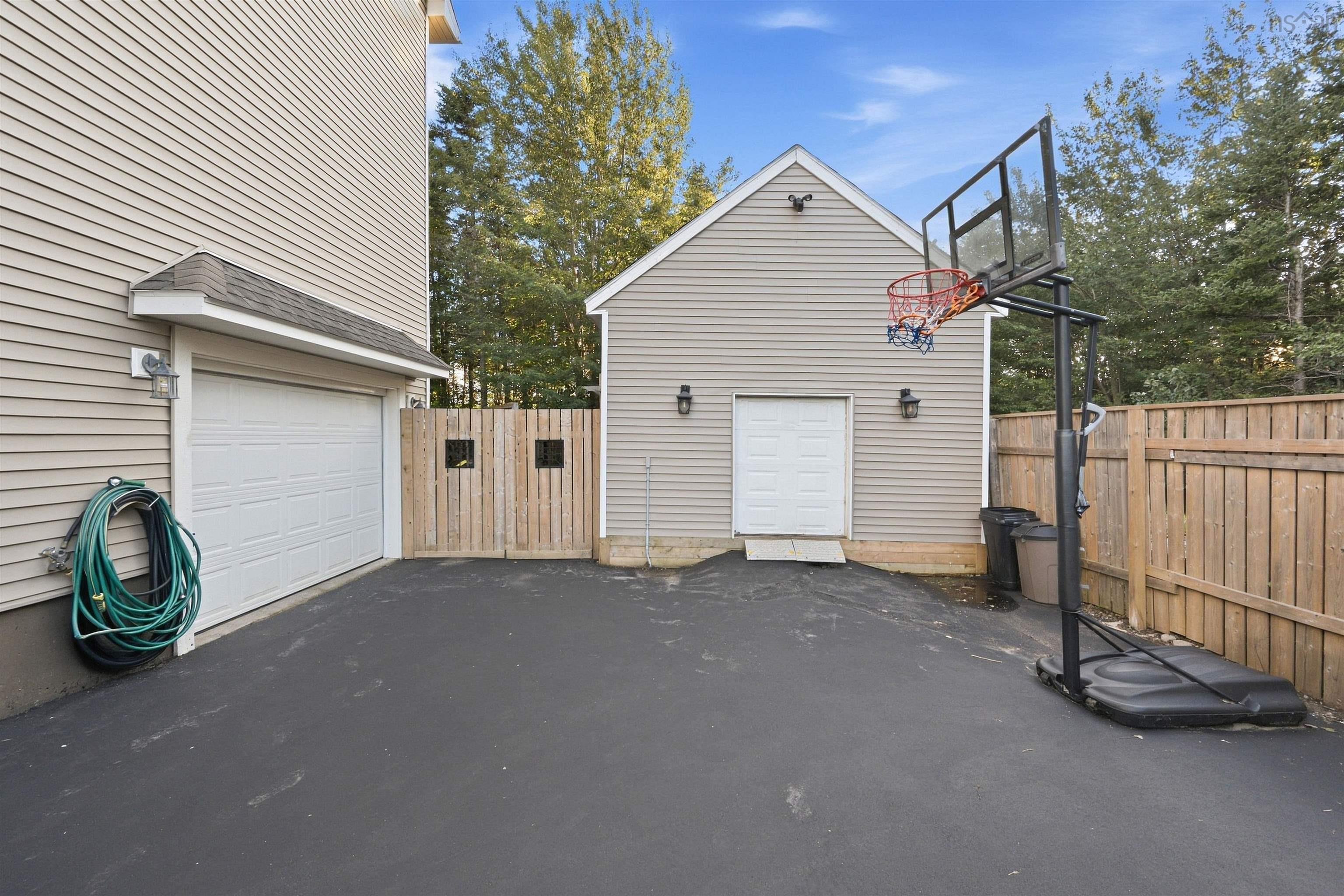 $714,900.00: 1523 White Hills Run, Hammonds Plains