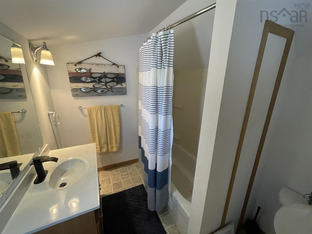$184,900.00: 27 Descousse-Cap La Ronde Road, D
