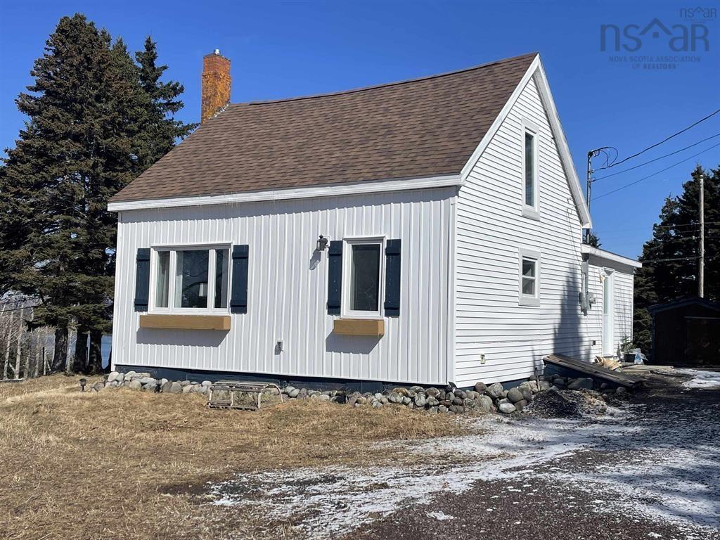 $184,900.00: 27 Descousse-Cap La Ronde Road, D