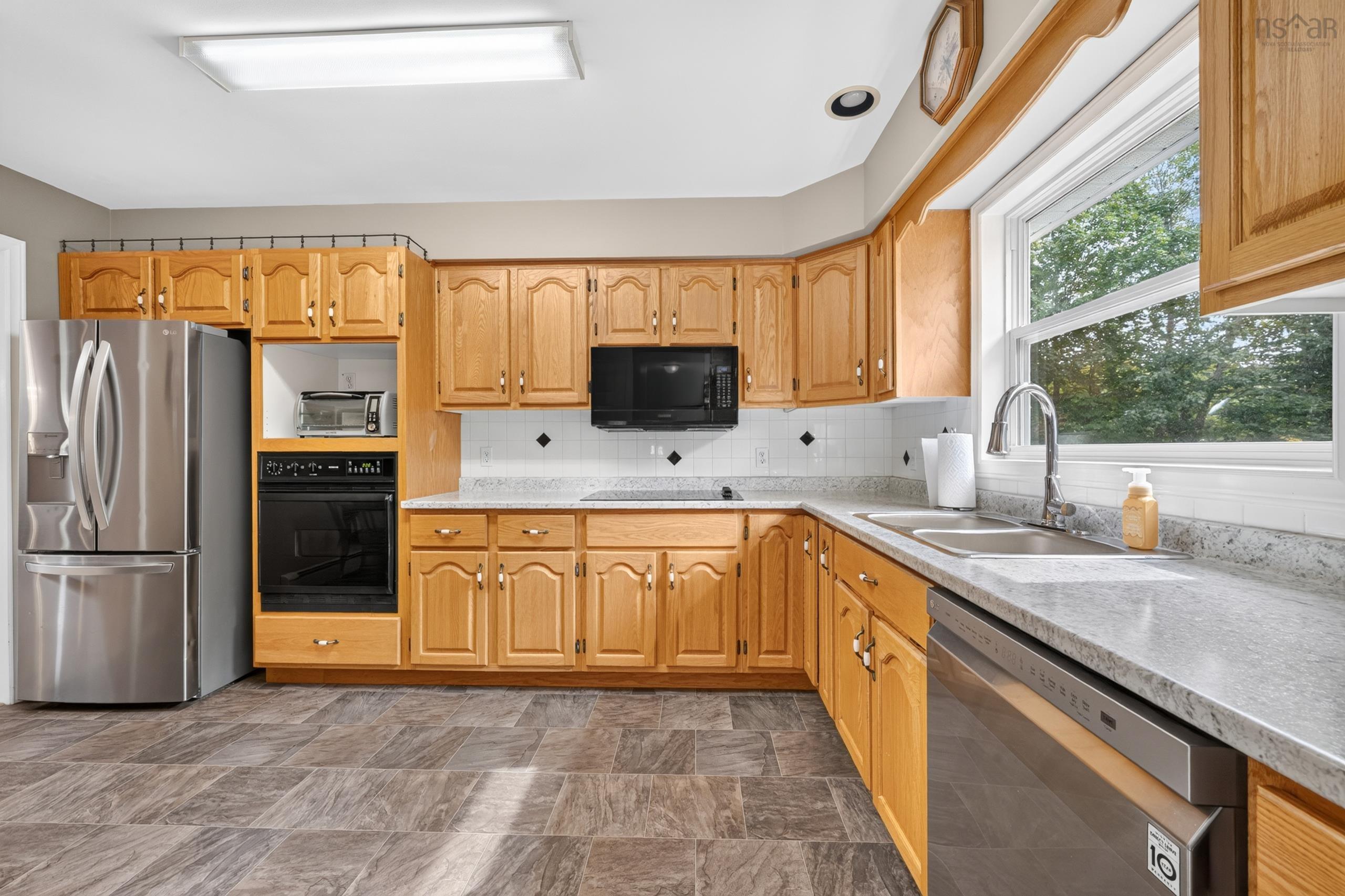 $479,000.00: 21 Westdale Drive, Howie Centre