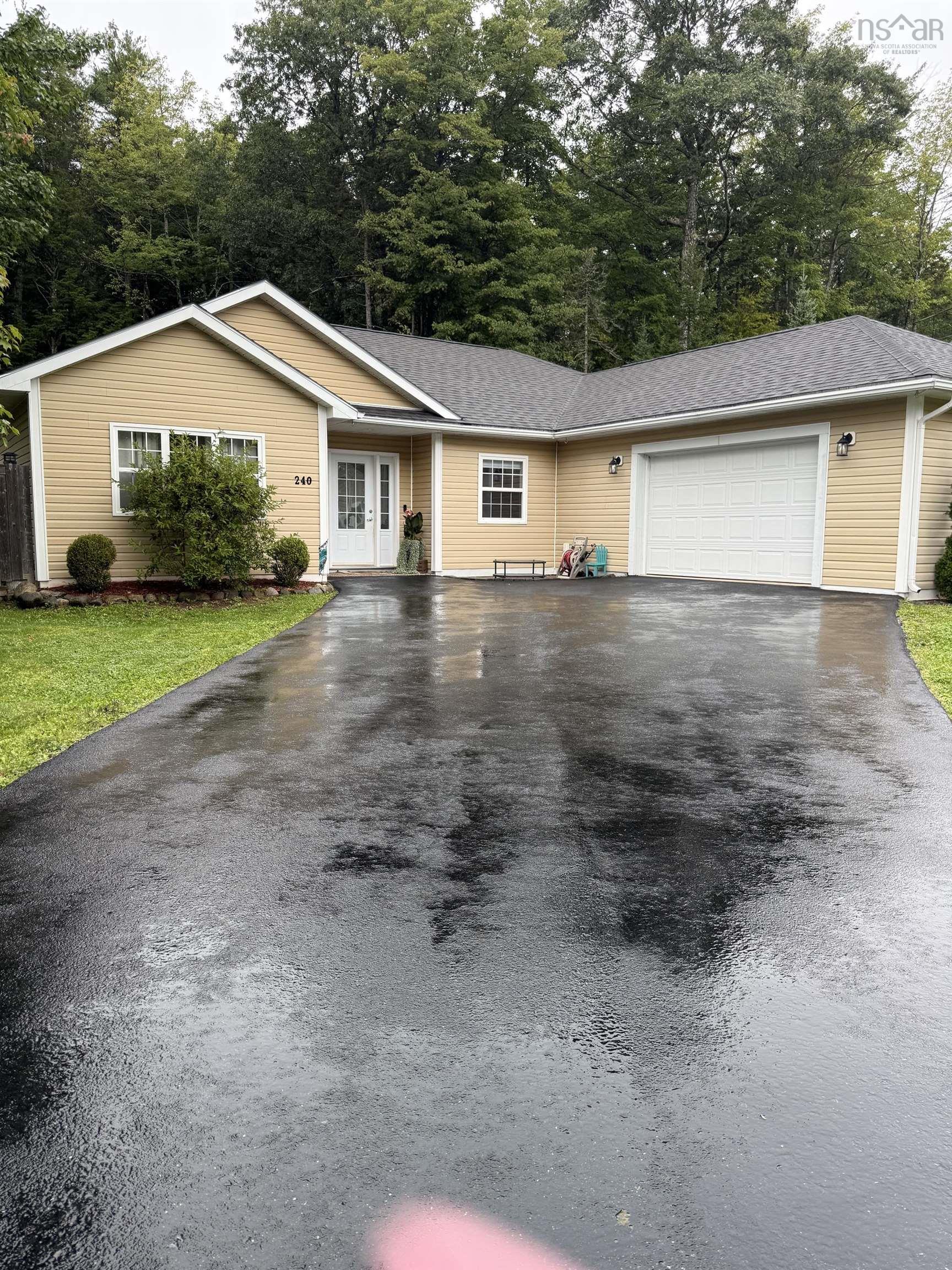 $489,900.00: 240 Winburn Avenue, Bridgewater