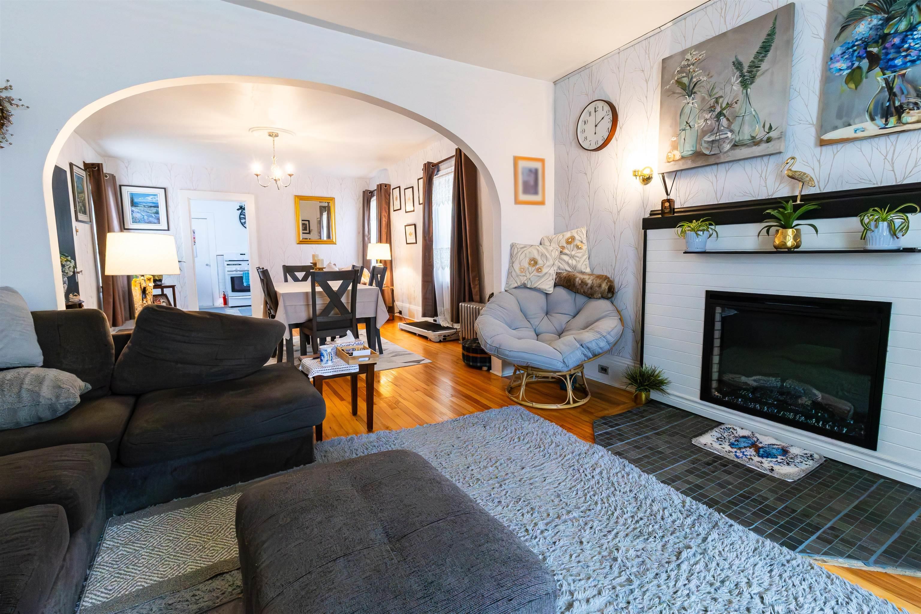 $449,800.00: 8153 7 Highway, Sherbrooke