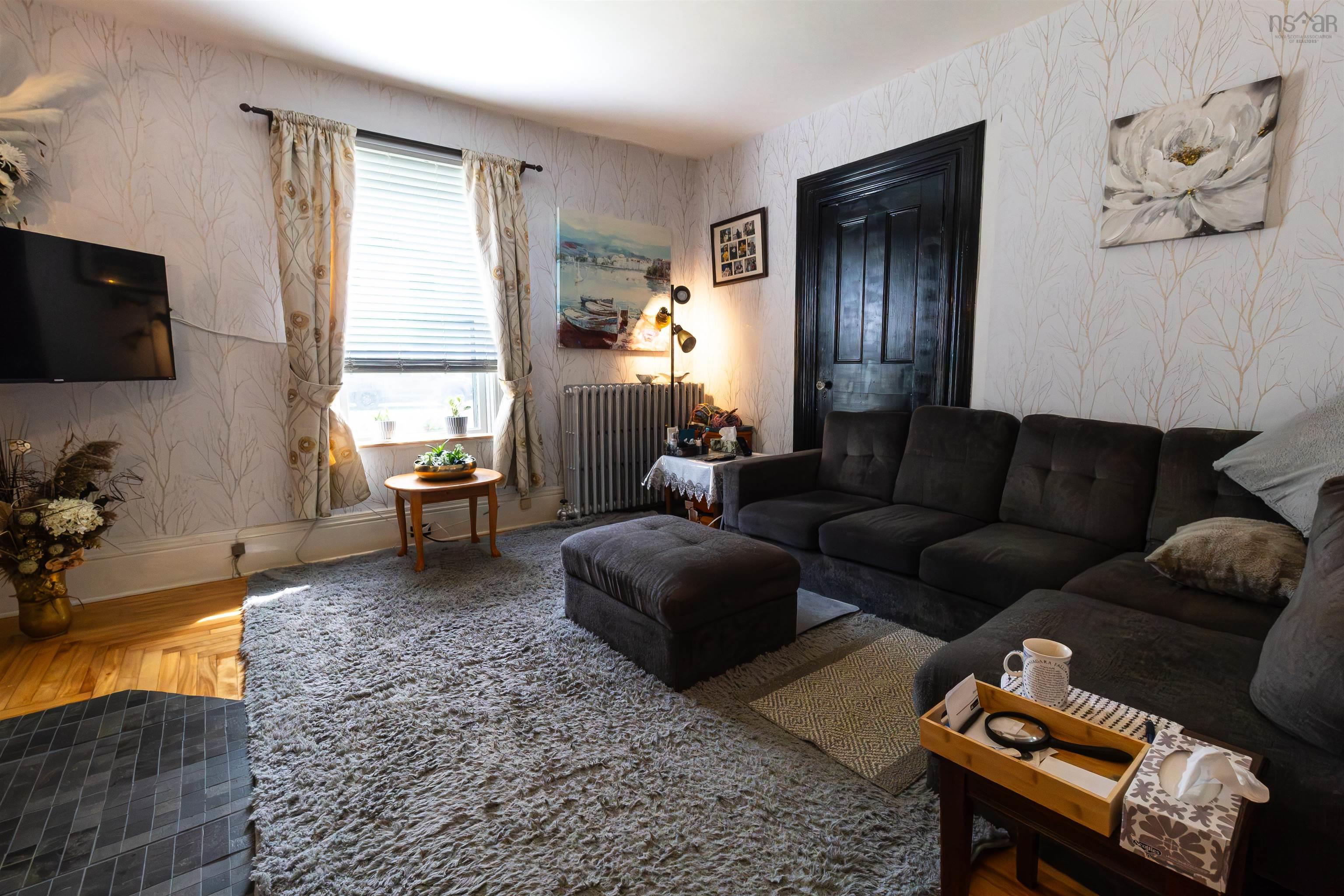$449,800.00: 8153 7 Highway, Sherbrooke