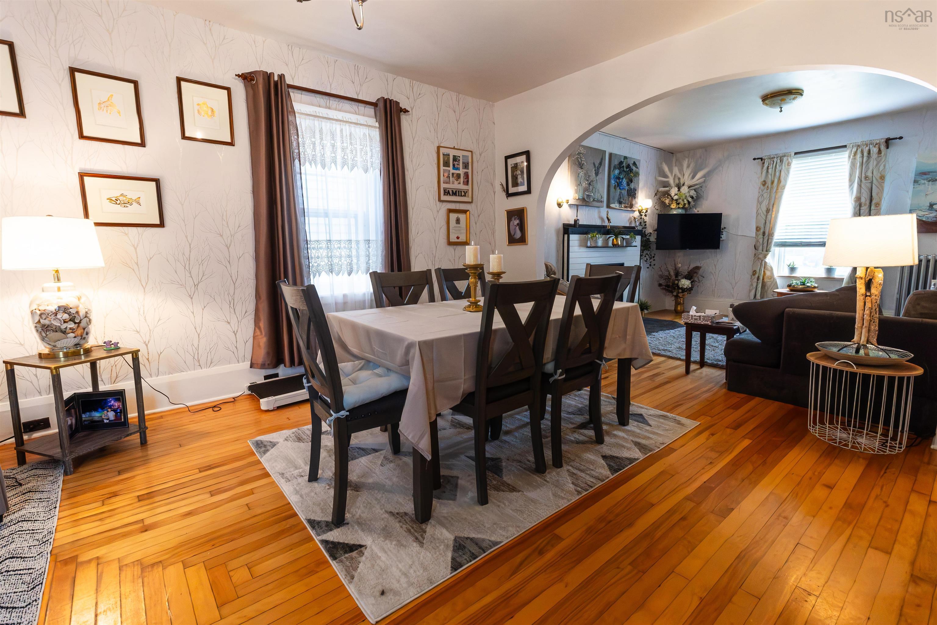 $449,800.00: 8153 7 Highway, Sherbrooke