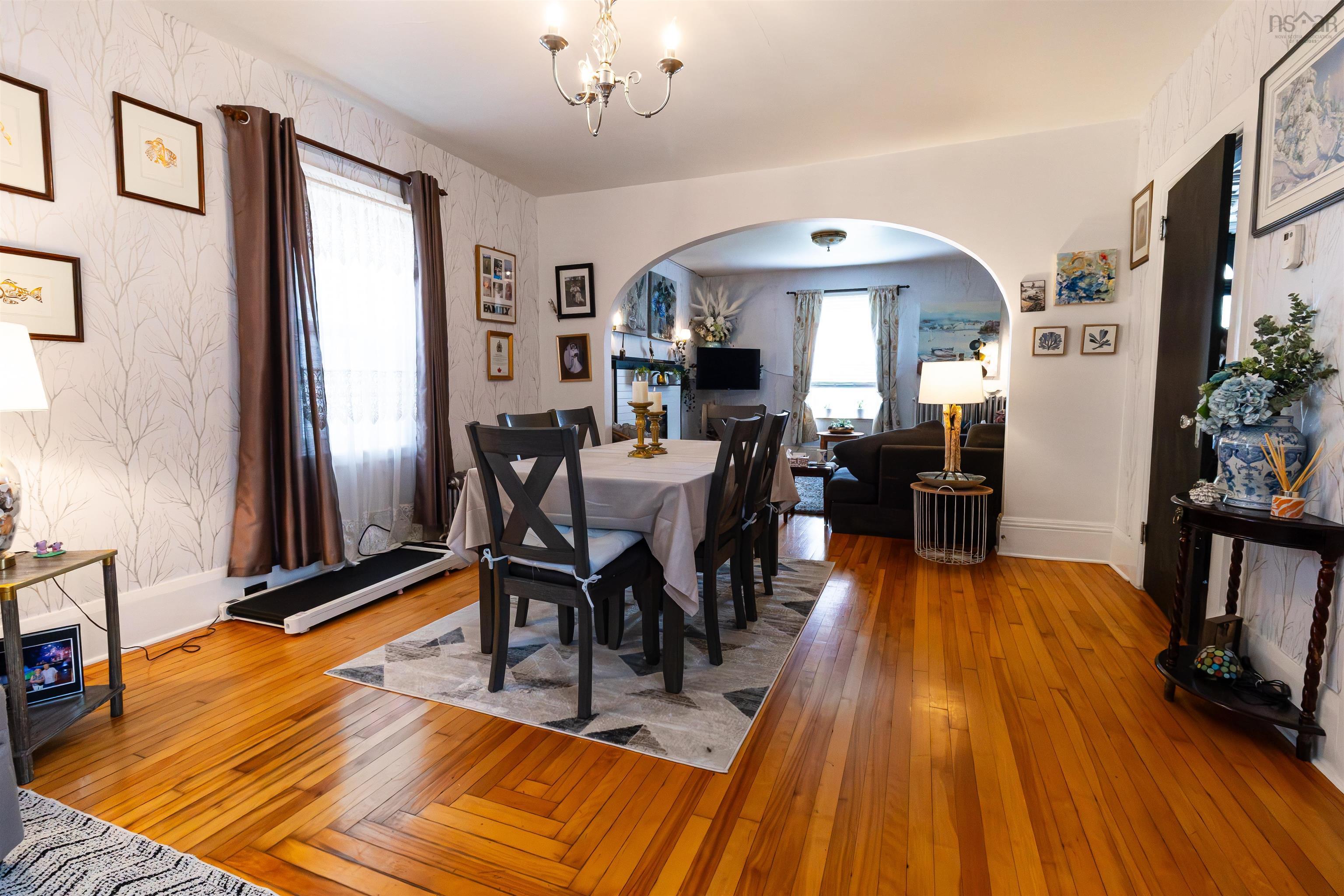 $449,800.00: 8153 7 Highway, Sherbrooke