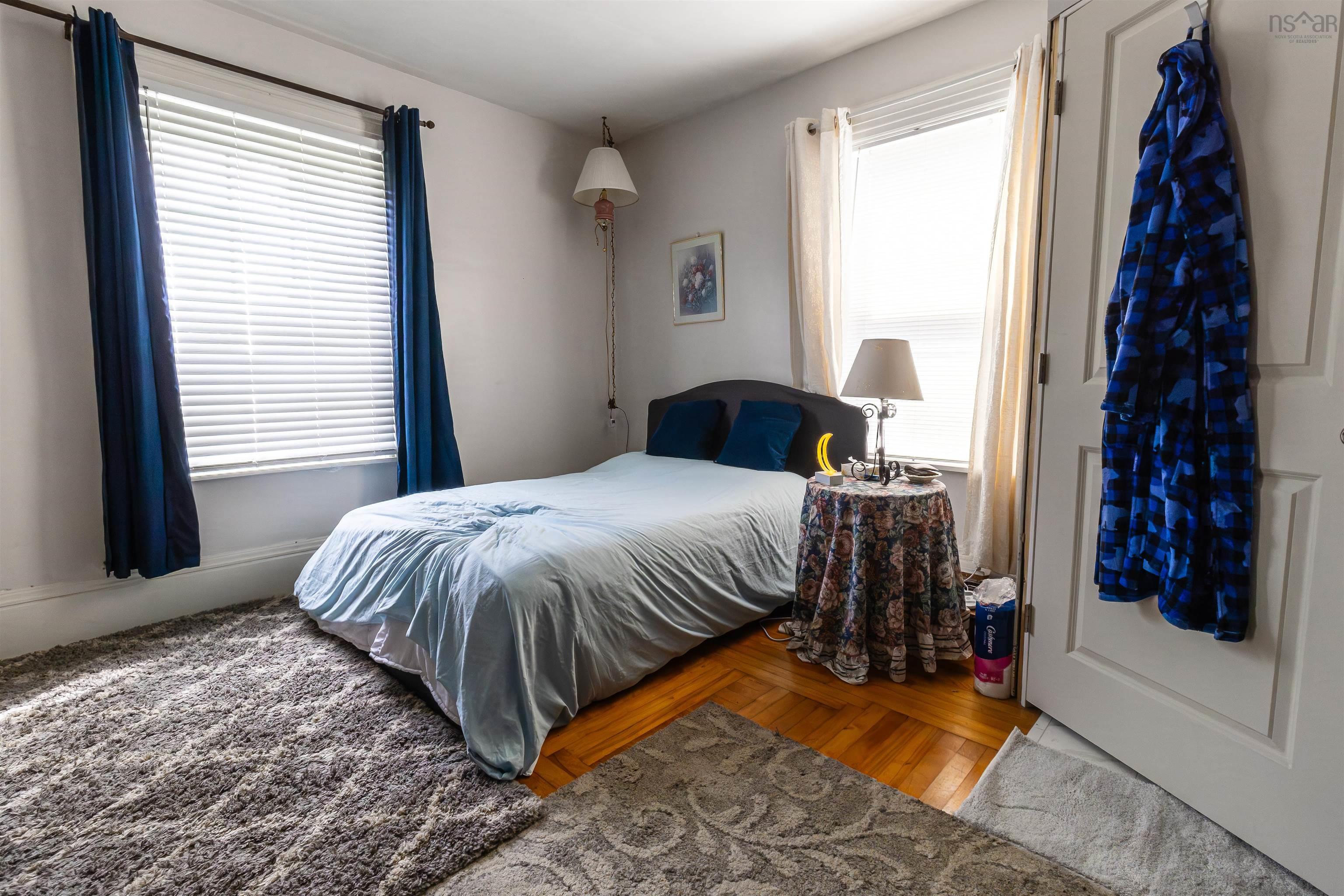 $449,800.00: 8153 7 Highway, Sherbrooke