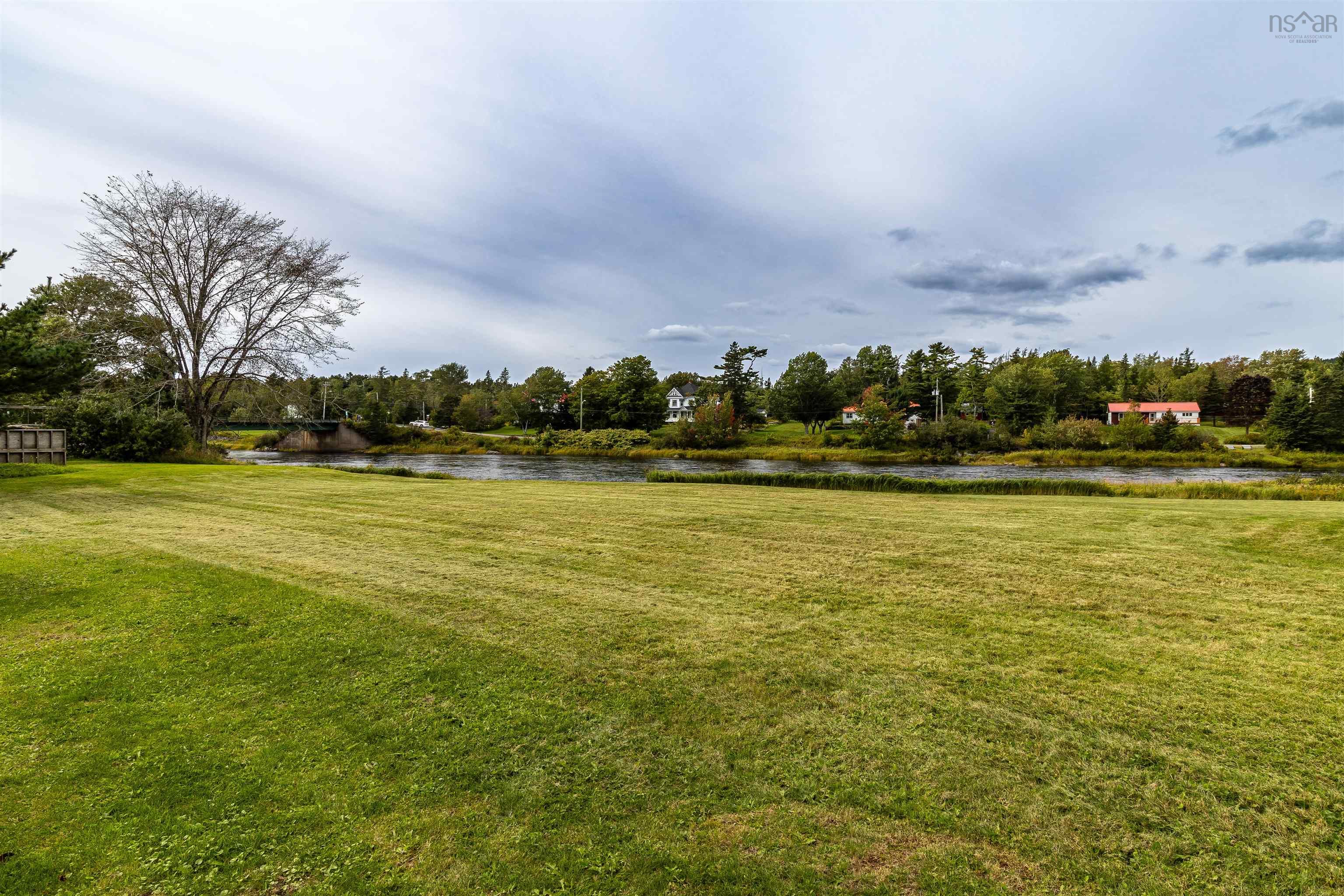 $449,800.00: 8153 7 Highway, Sherbrooke