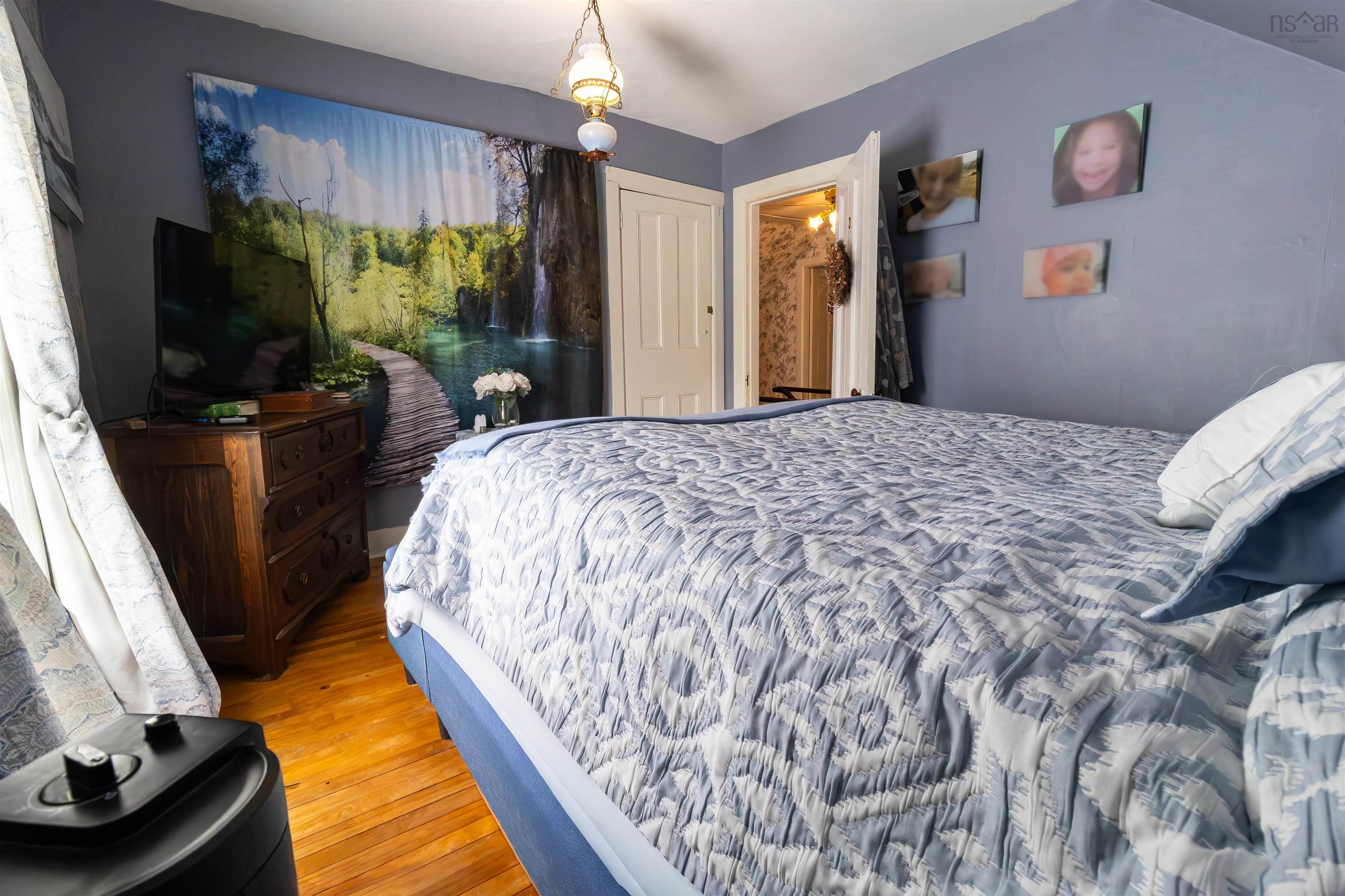 $449,800.00: 8153 7 Highway, Sherbrooke