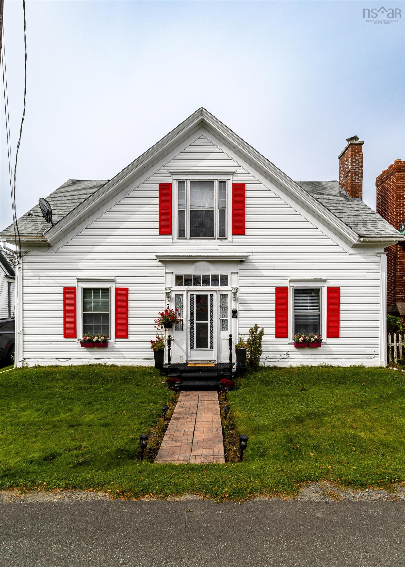 $449,800.00: 8153 7 Highway, Sherbrooke