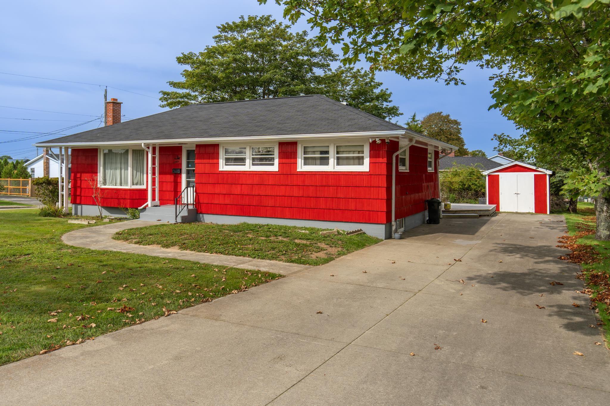 $349,900.00: 306 Pleasant Street, Yarmouth