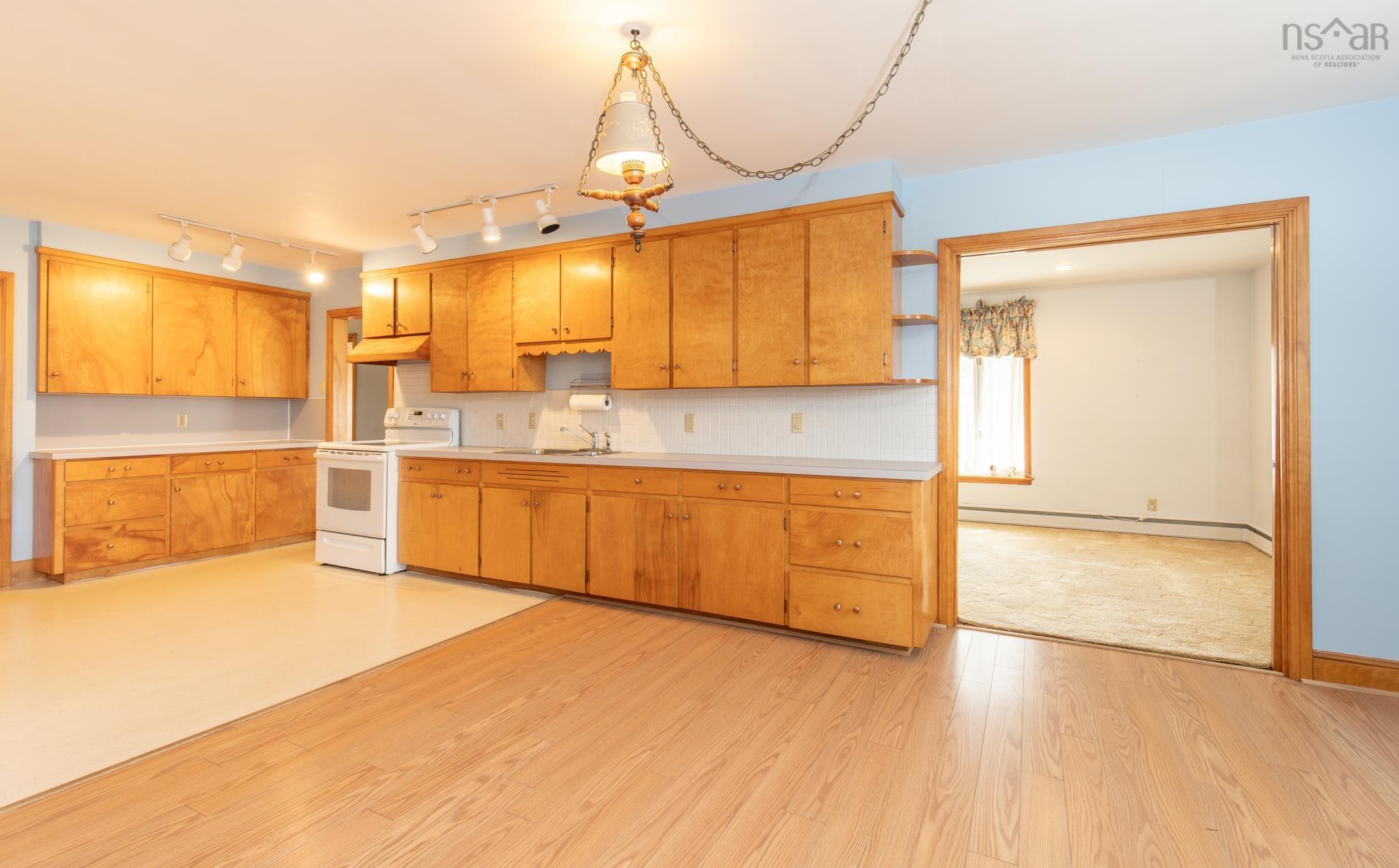 $349,900.00: 306 Pleasant Street, Yarmouth