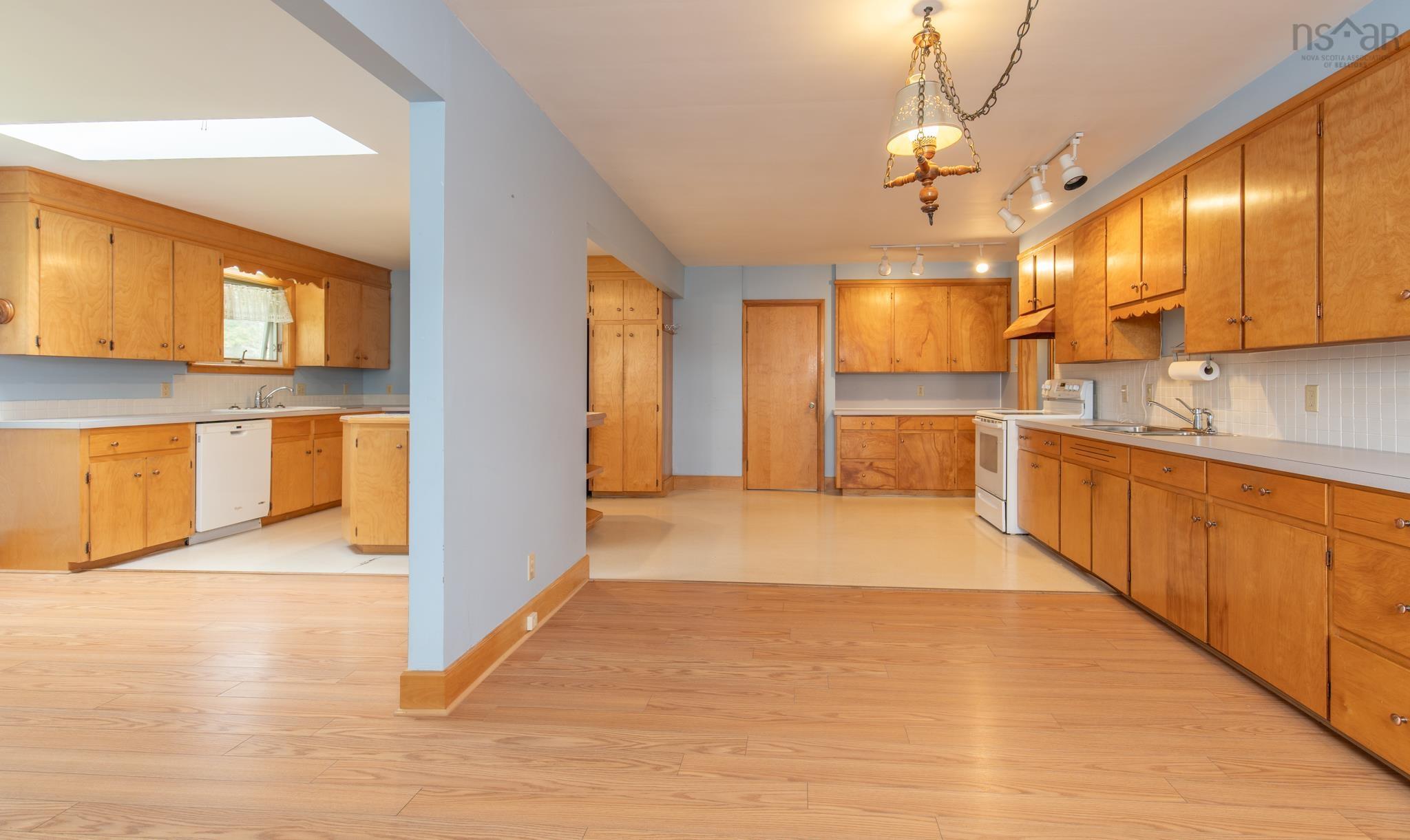 $349,900.00: 306 Pleasant Street, Yarmouth