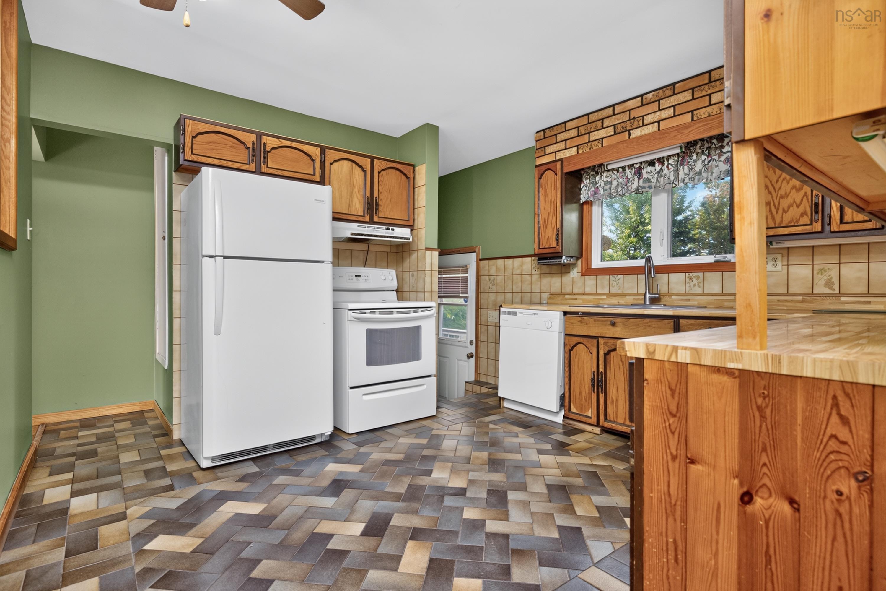 $424,900.00: 2587 Sackville Drive, Upper Sackville