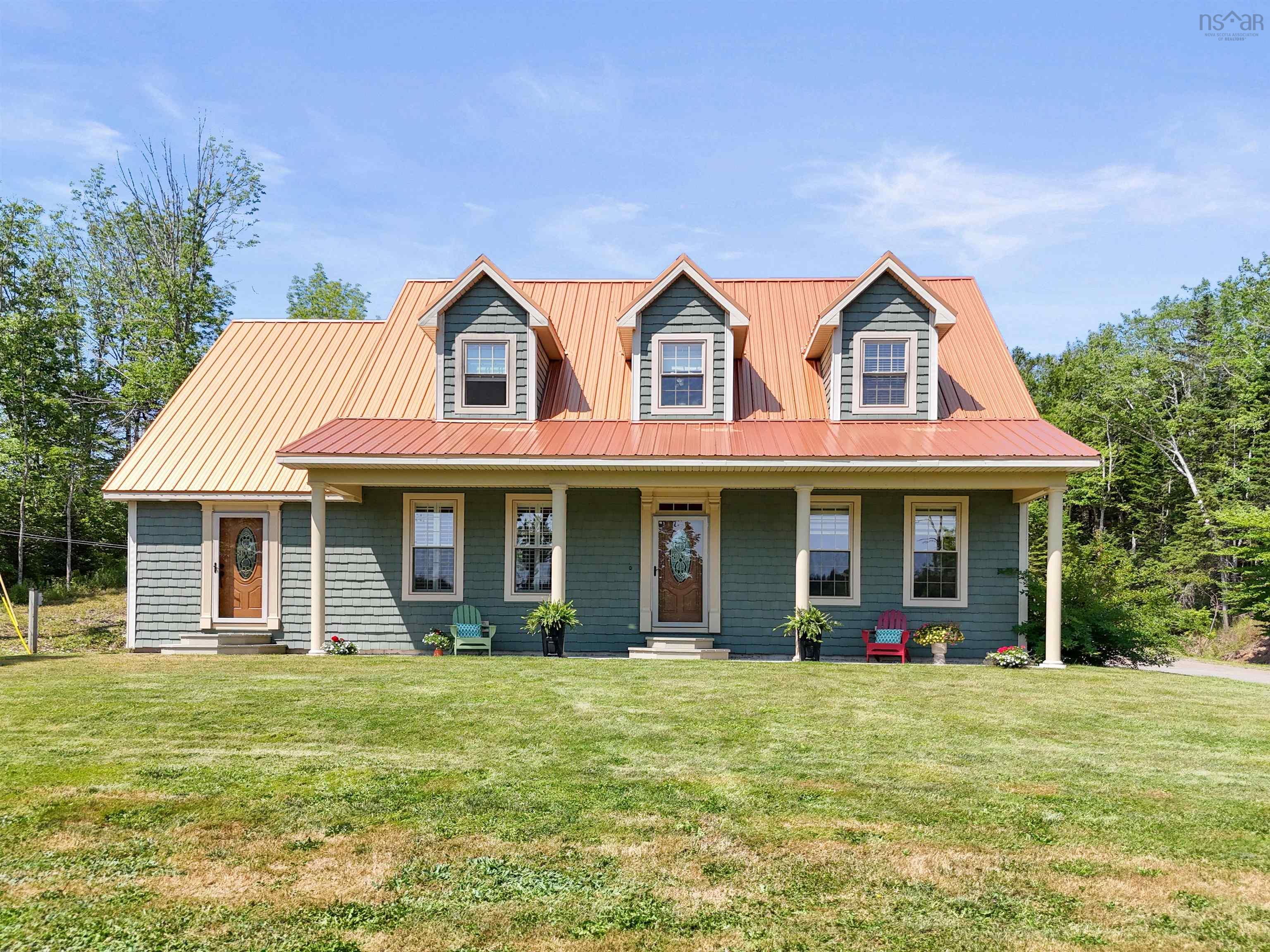$999,900.00: 1731 West Side Lochaber Road, North Lochaber
