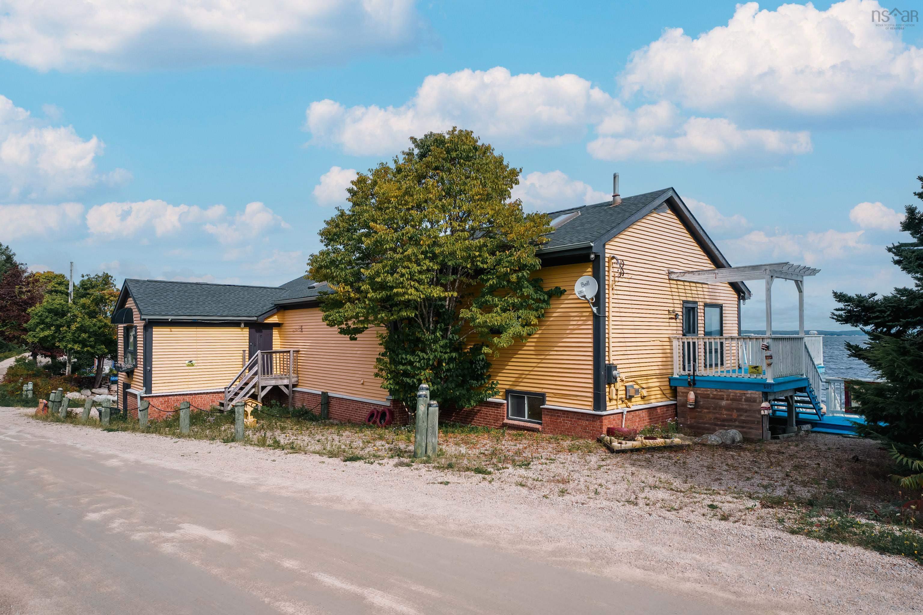 $899,900.00: 501 Mill Cove Shore Road, Birchy Head