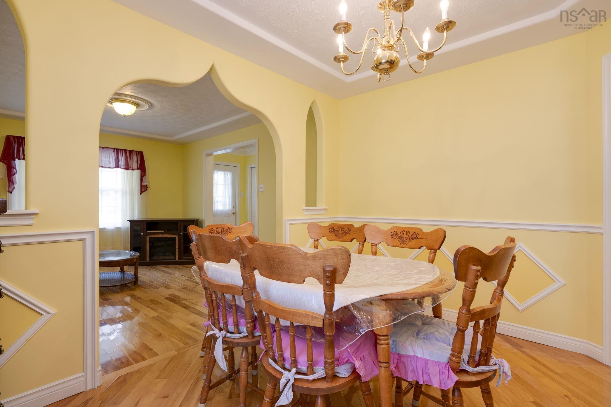 $565,000.00: 181 Oceanview Drive, Bedford