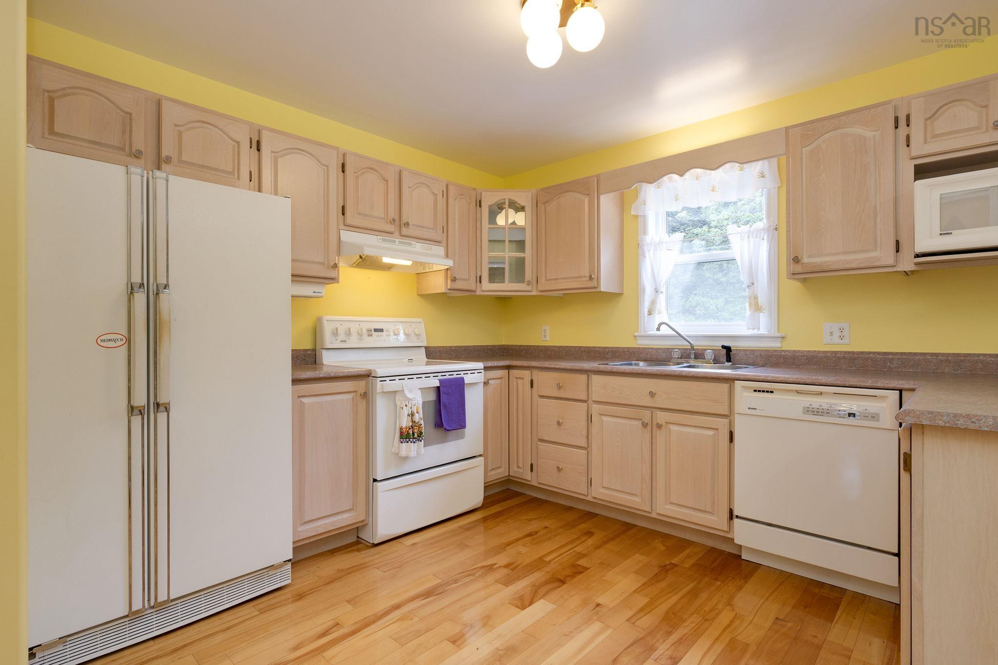 $565,000.00: 181 Oceanview Drive, Bedford