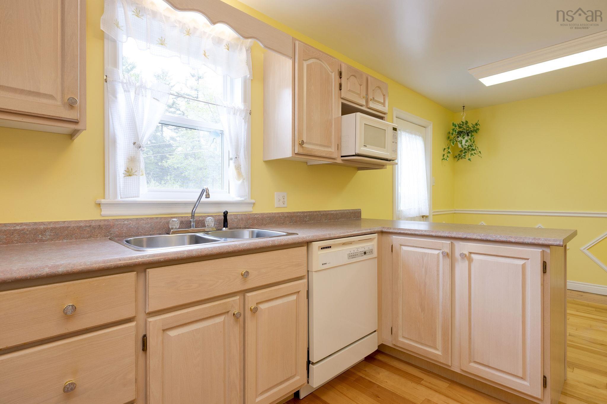 $565,000.00: 181 Oceanview Drive, Bedford