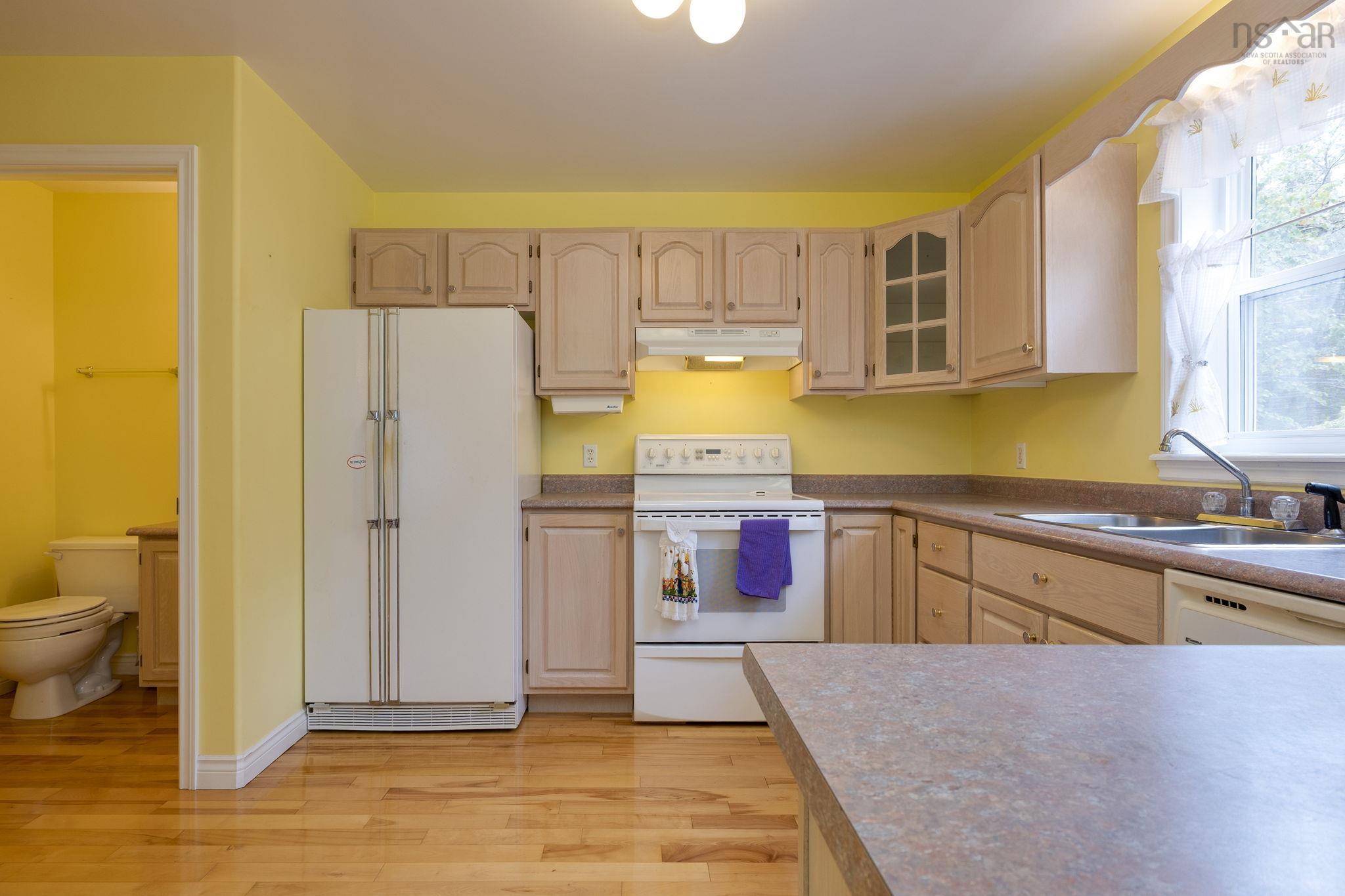 $565,000.00: 181 Oceanview Drive, Bedford