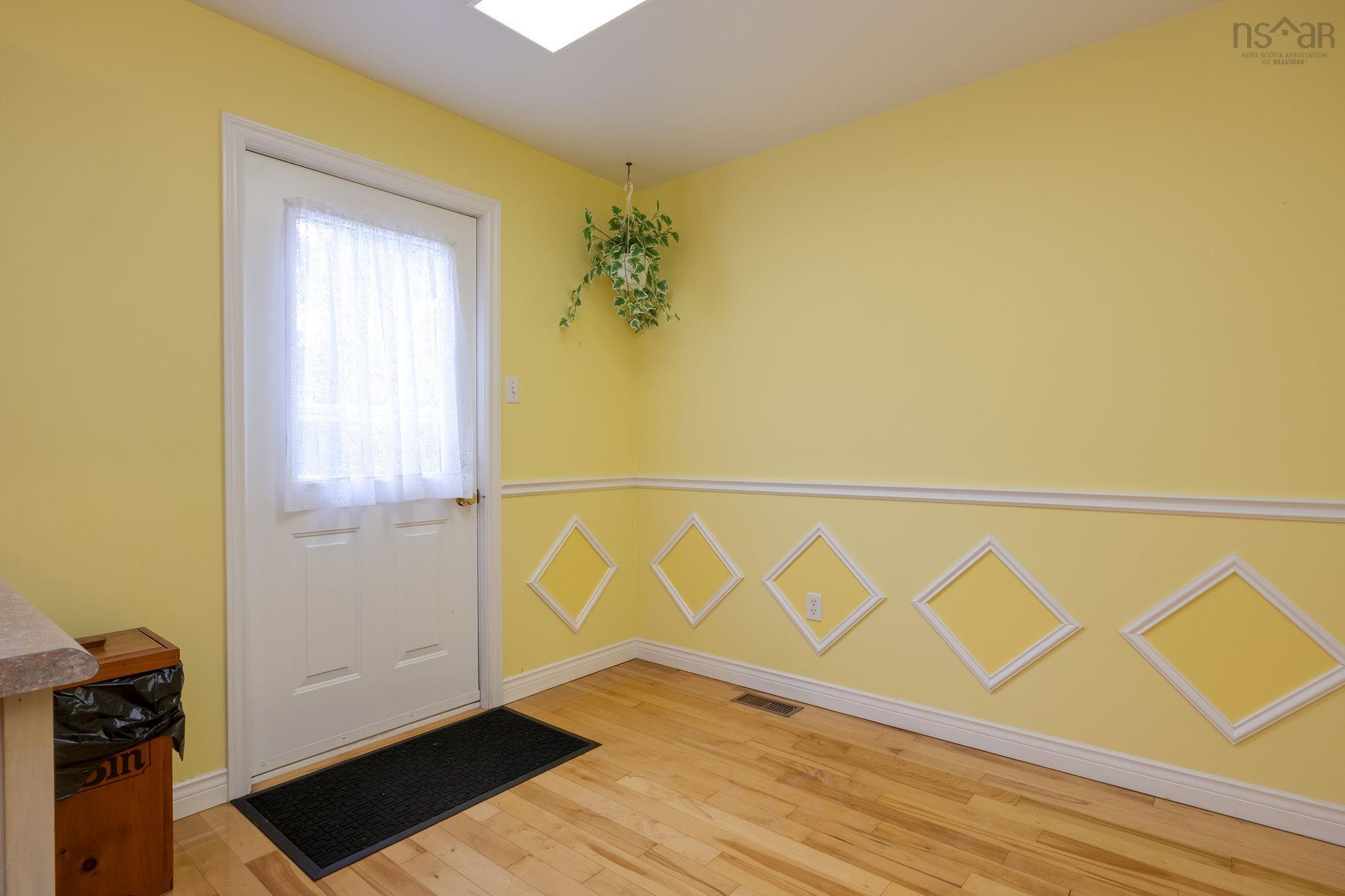 $565,000.00: 181 Oceanview Drive, Bedford