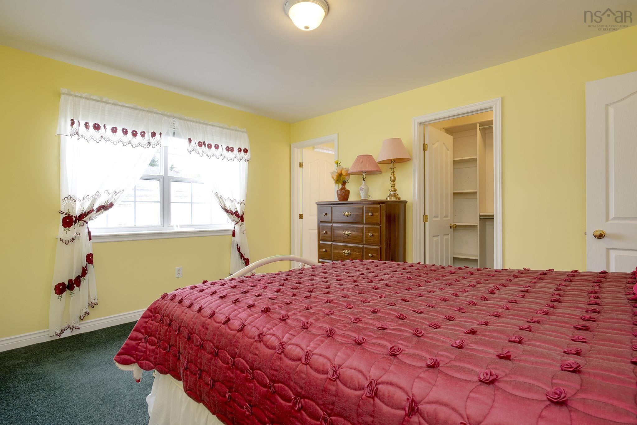 $565,000.00: 181 Oceanview Drive, Bedford