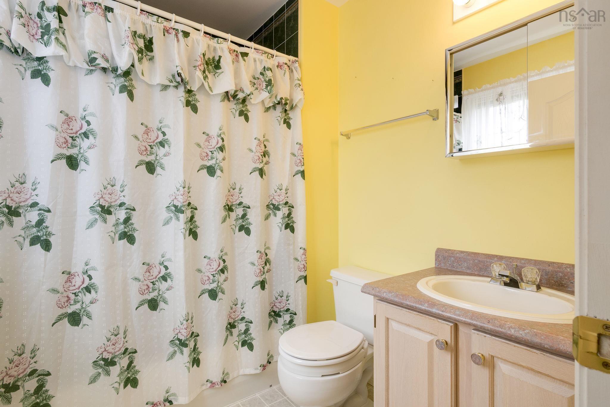 $565,000.00: 181 Oceanview Drive, Bedford